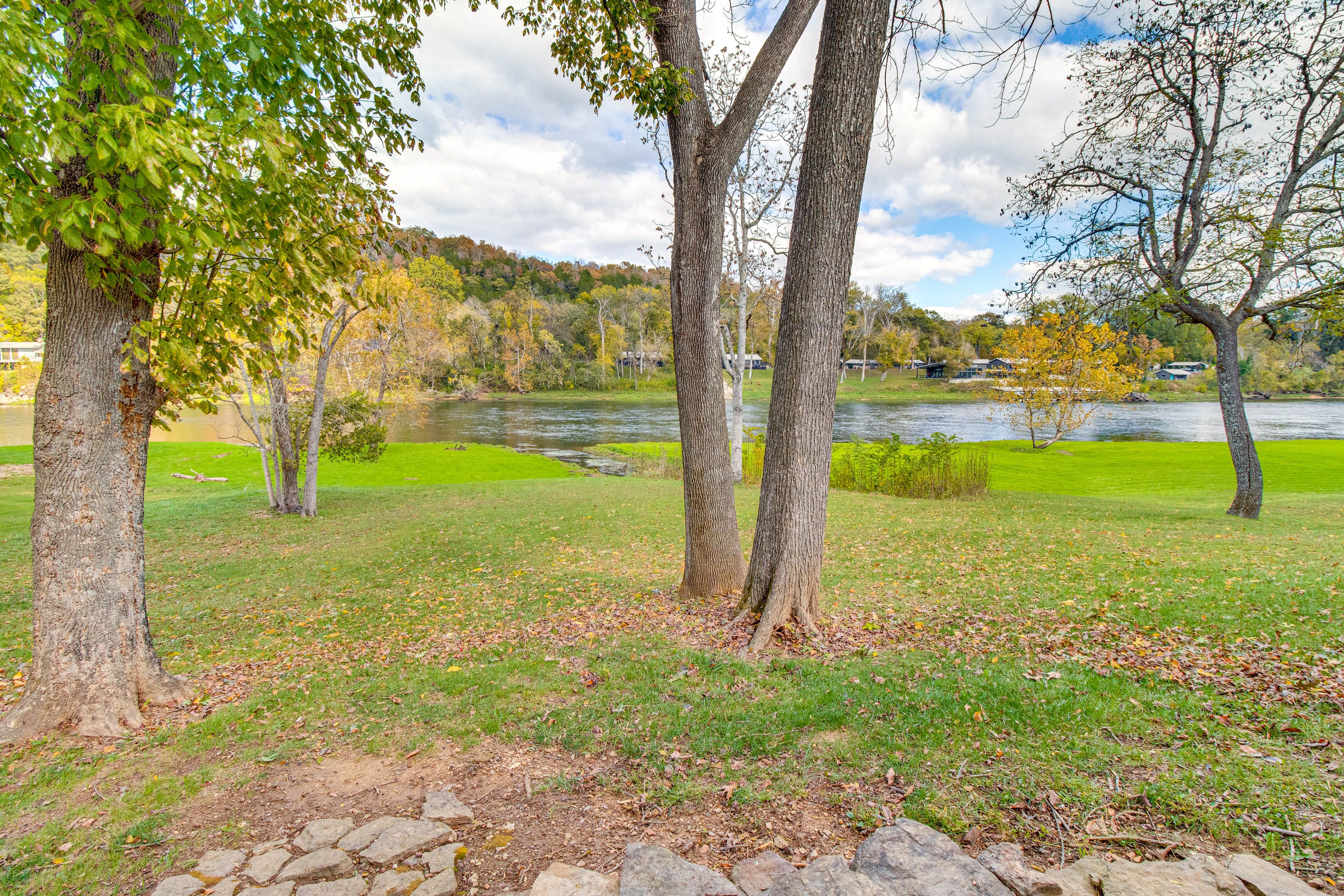 Cotter Vacation Rental | 3BR | 2BA | 1,700 Sq Ft | 2 Steps for Entry