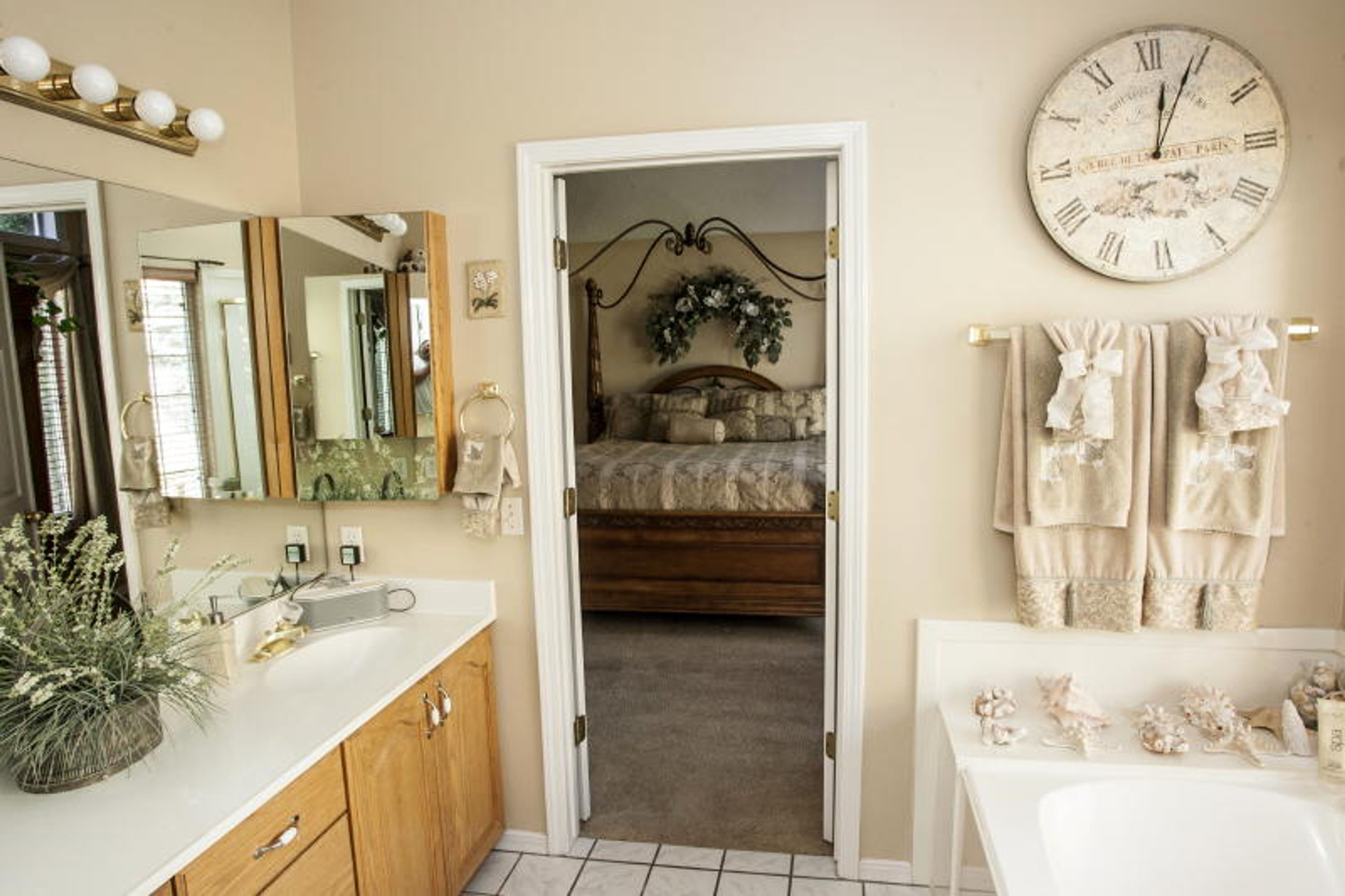 En-Suite Bathroom | Towels Provided