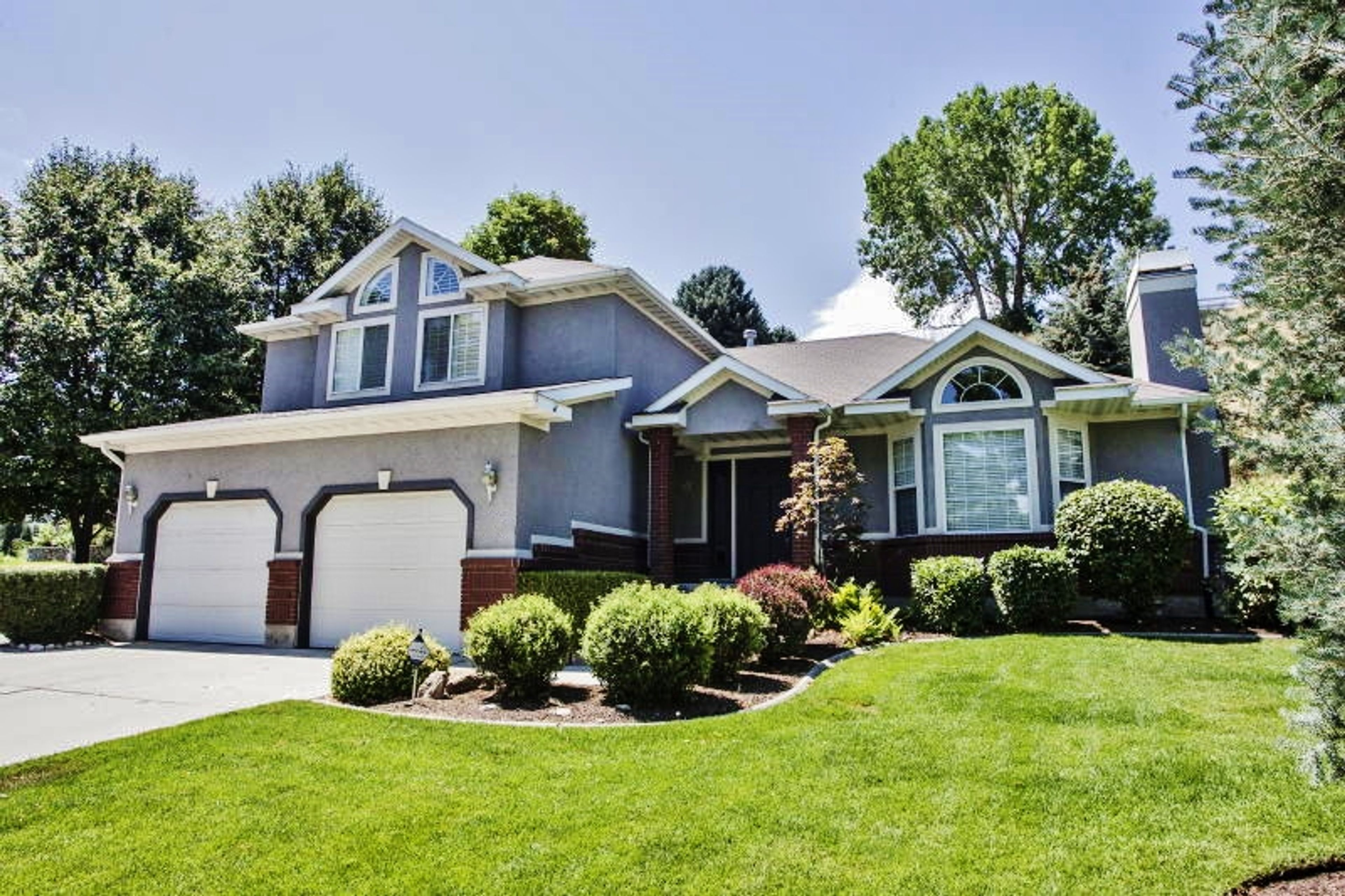 Home Exterior | Garage Parking (2 Vehicles) | Driveway Parking (4 Vehicles)