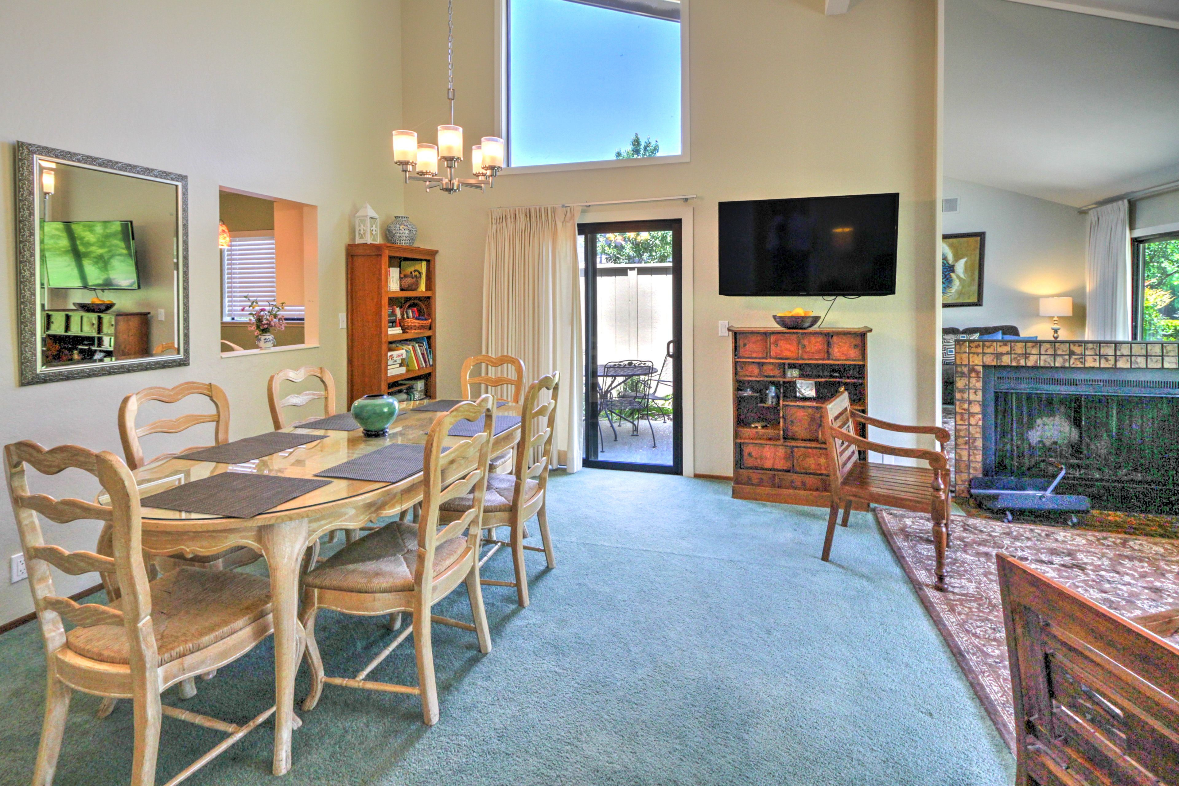 Living Room | Dining Area