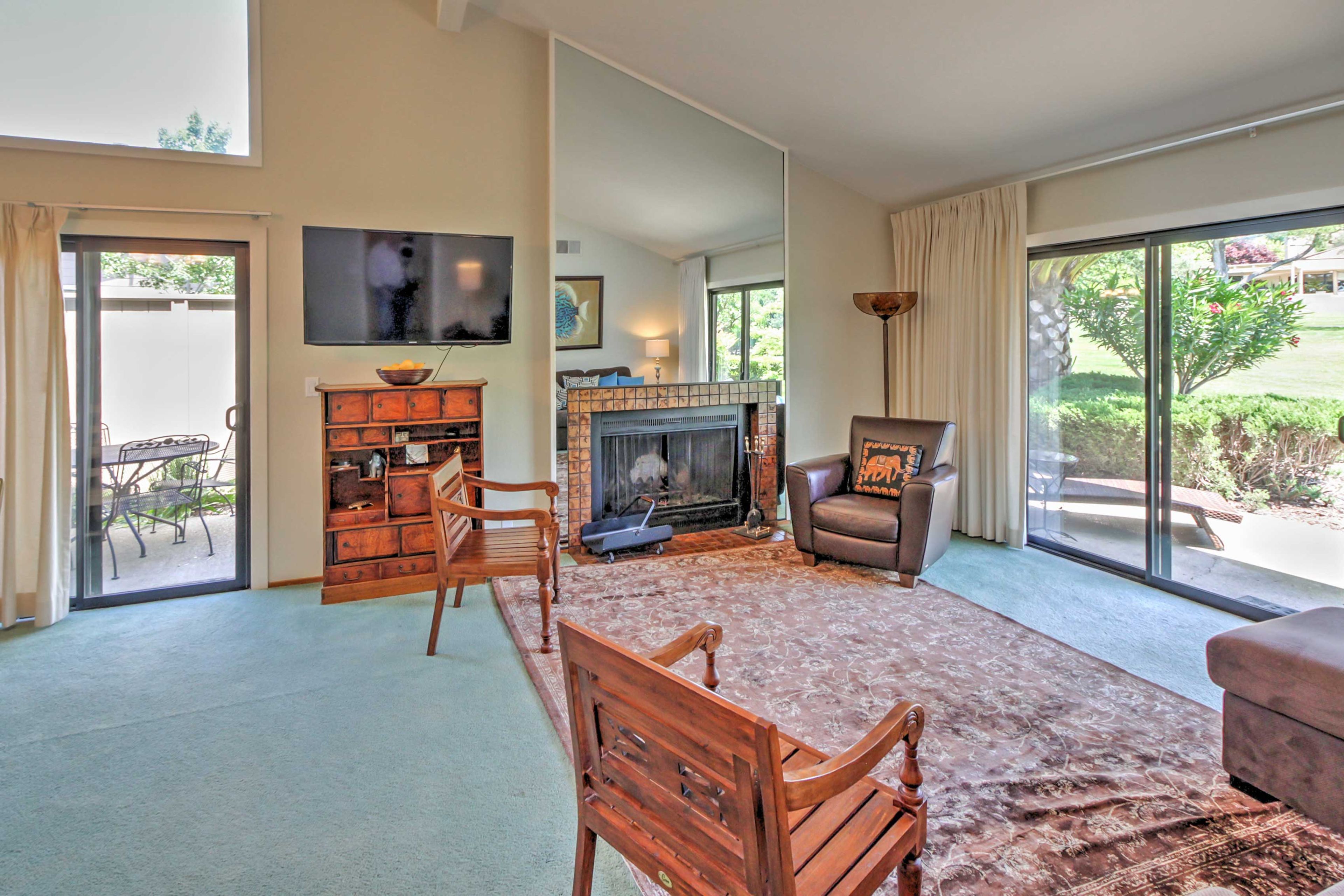 Living Room | Free WiFi | 50-Inch Flat-Screen TV