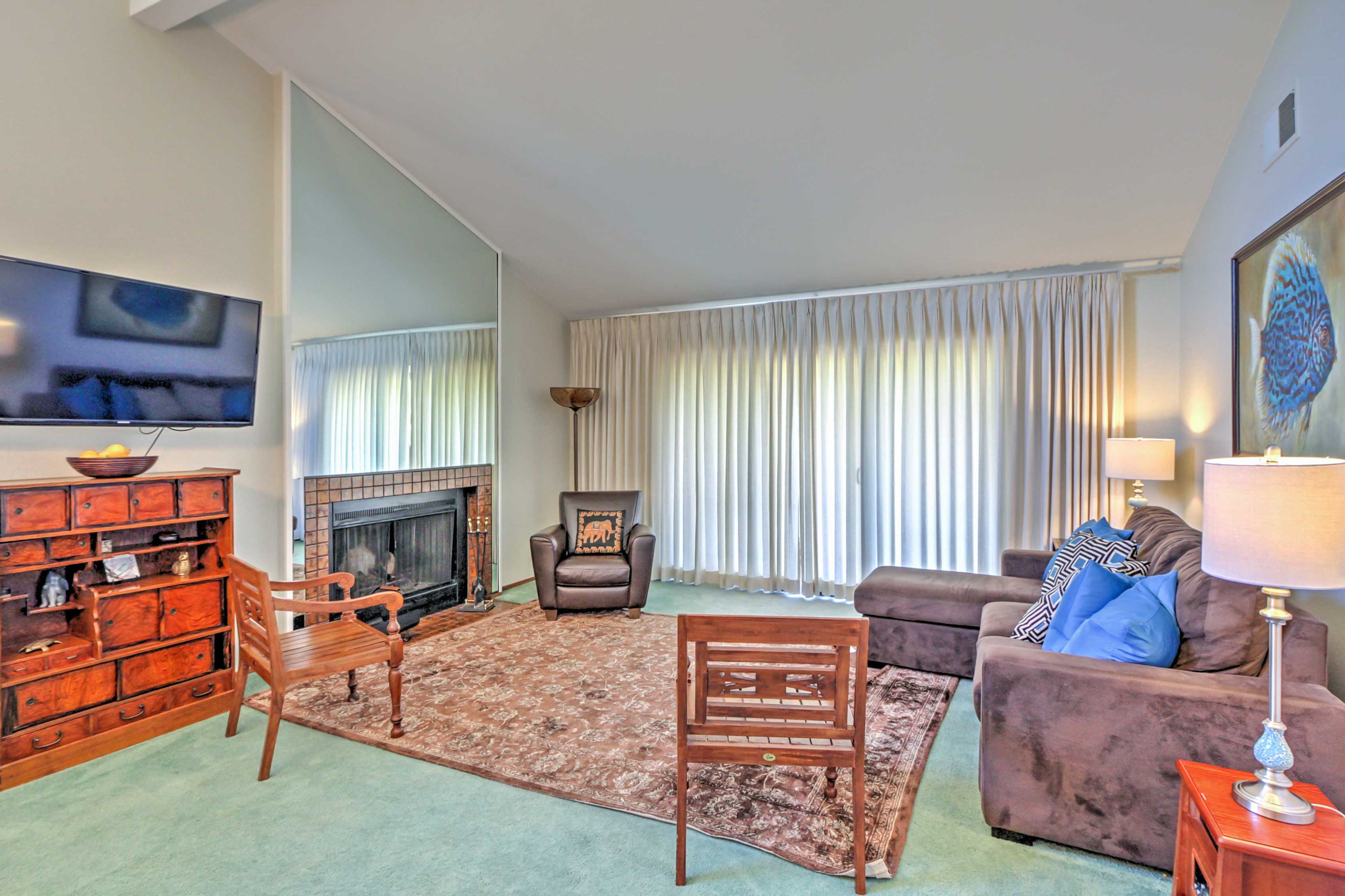 Living Room | Fireplace
