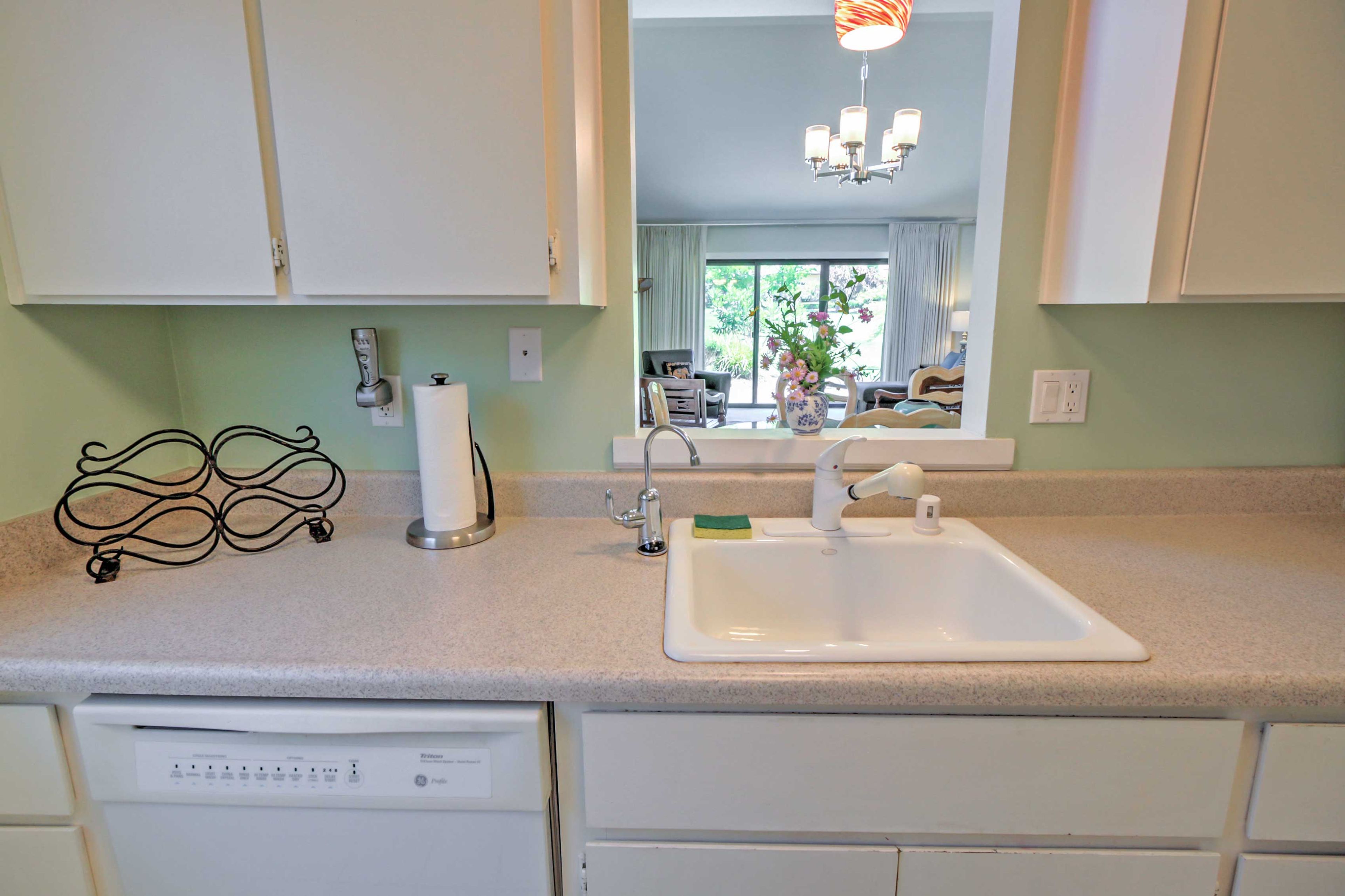Kitchen | Fully Equipped