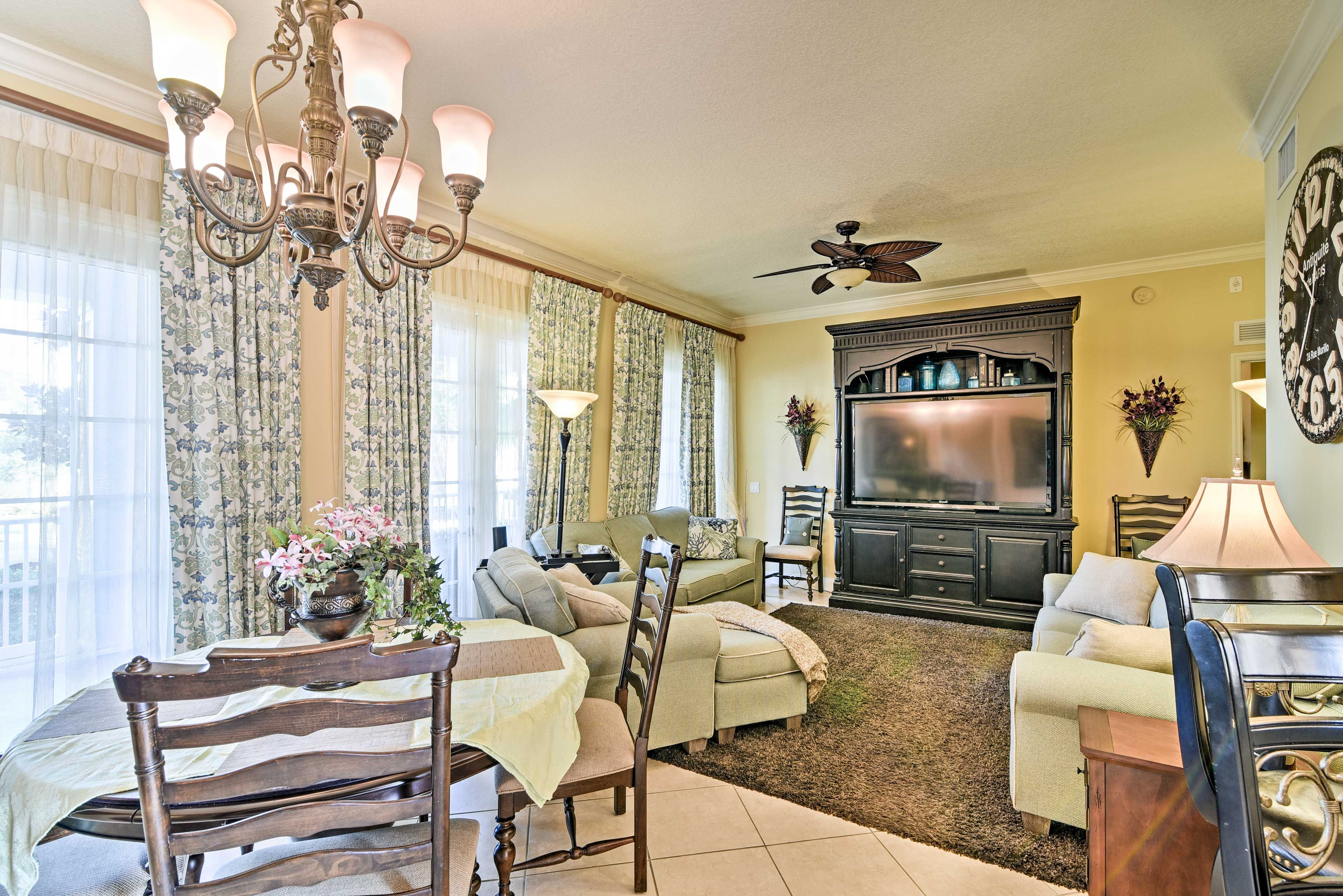 Living Room | Central Air Conditioning & Heating | Free WiFi
