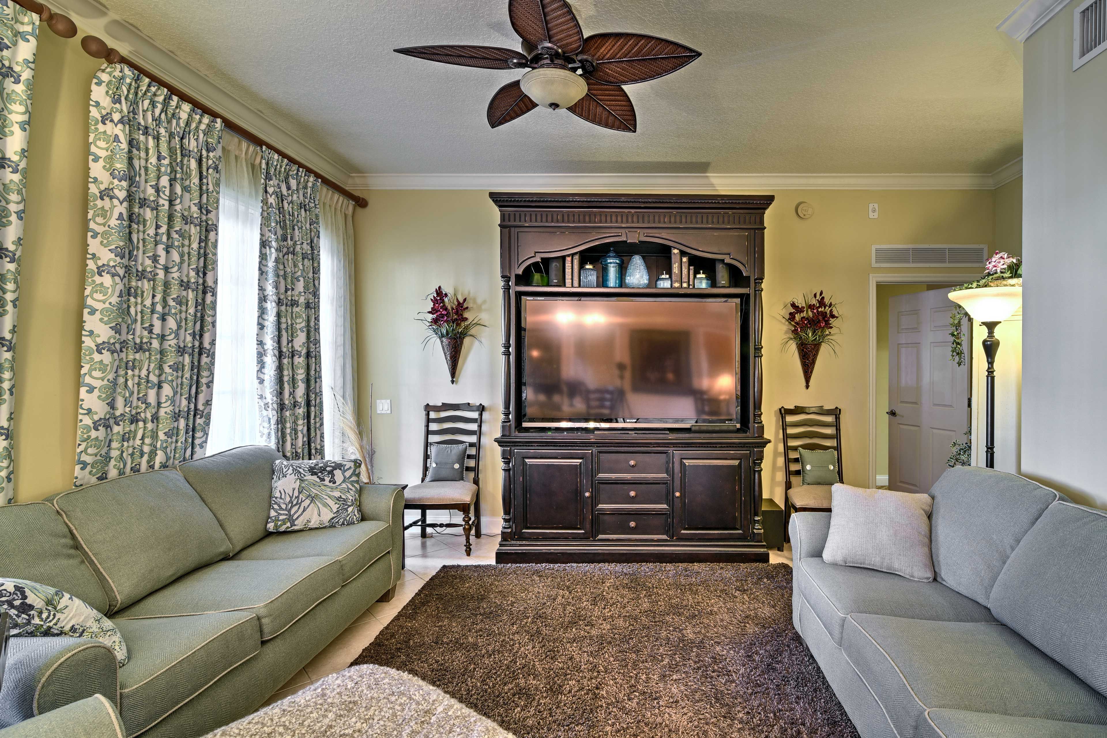 Living Room | 65" HD TV
