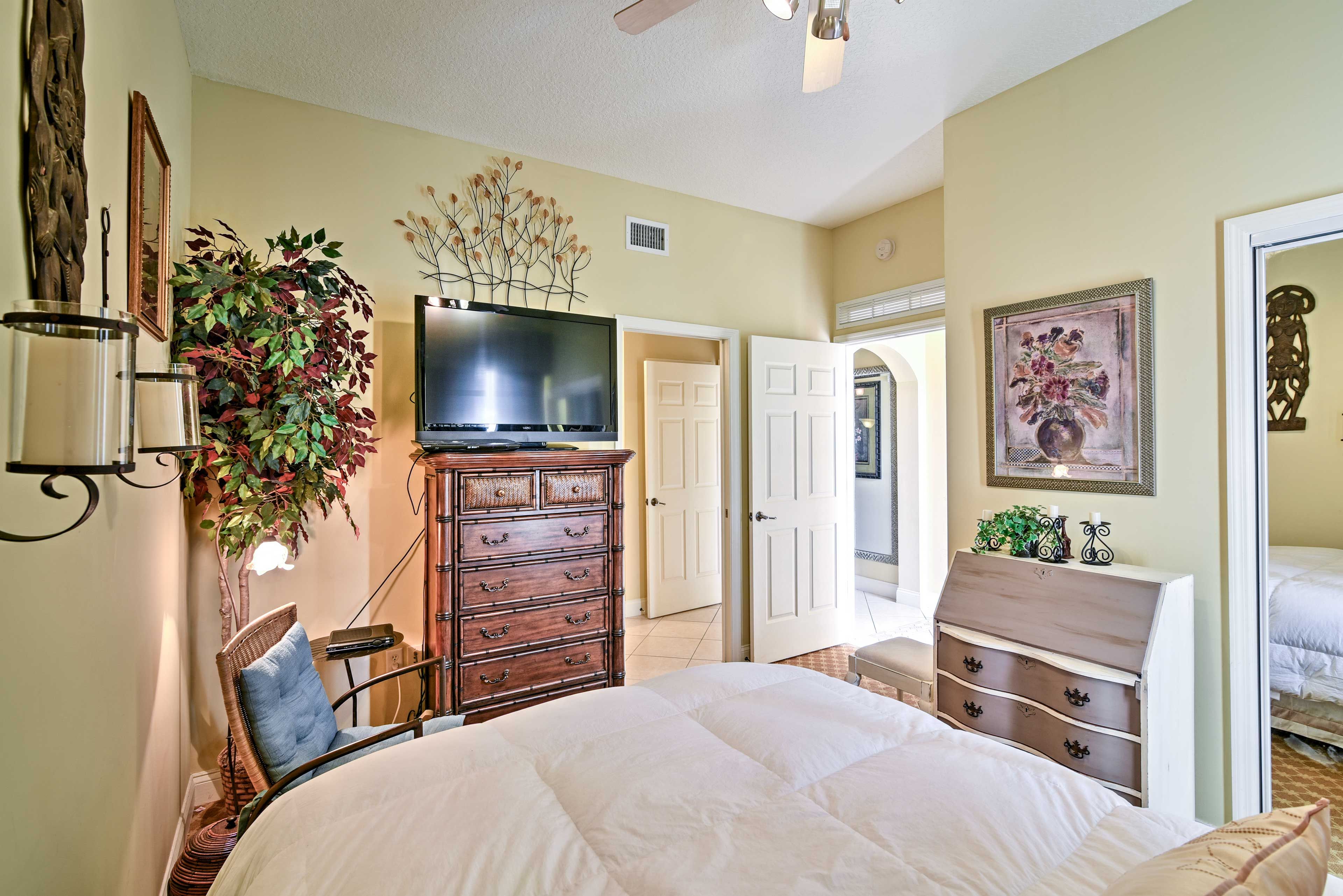 Bedroom 2 (Jungle Room) | HD TV w/ 3D | Blu-Ray DVD Player