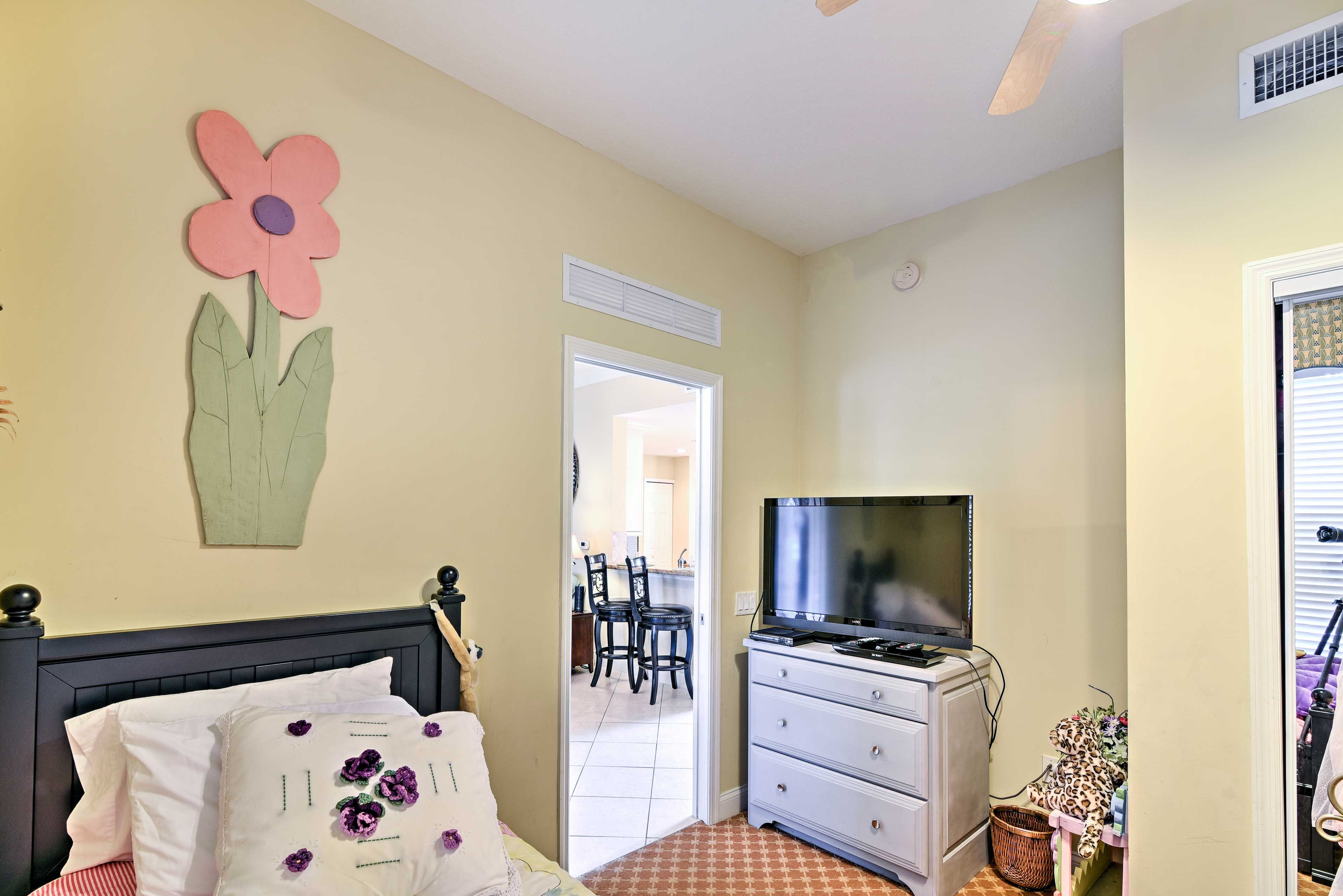 Bedroom 3 (Cinderella Room) | HD TV w/ 3D | Blu-Ray DVD Player