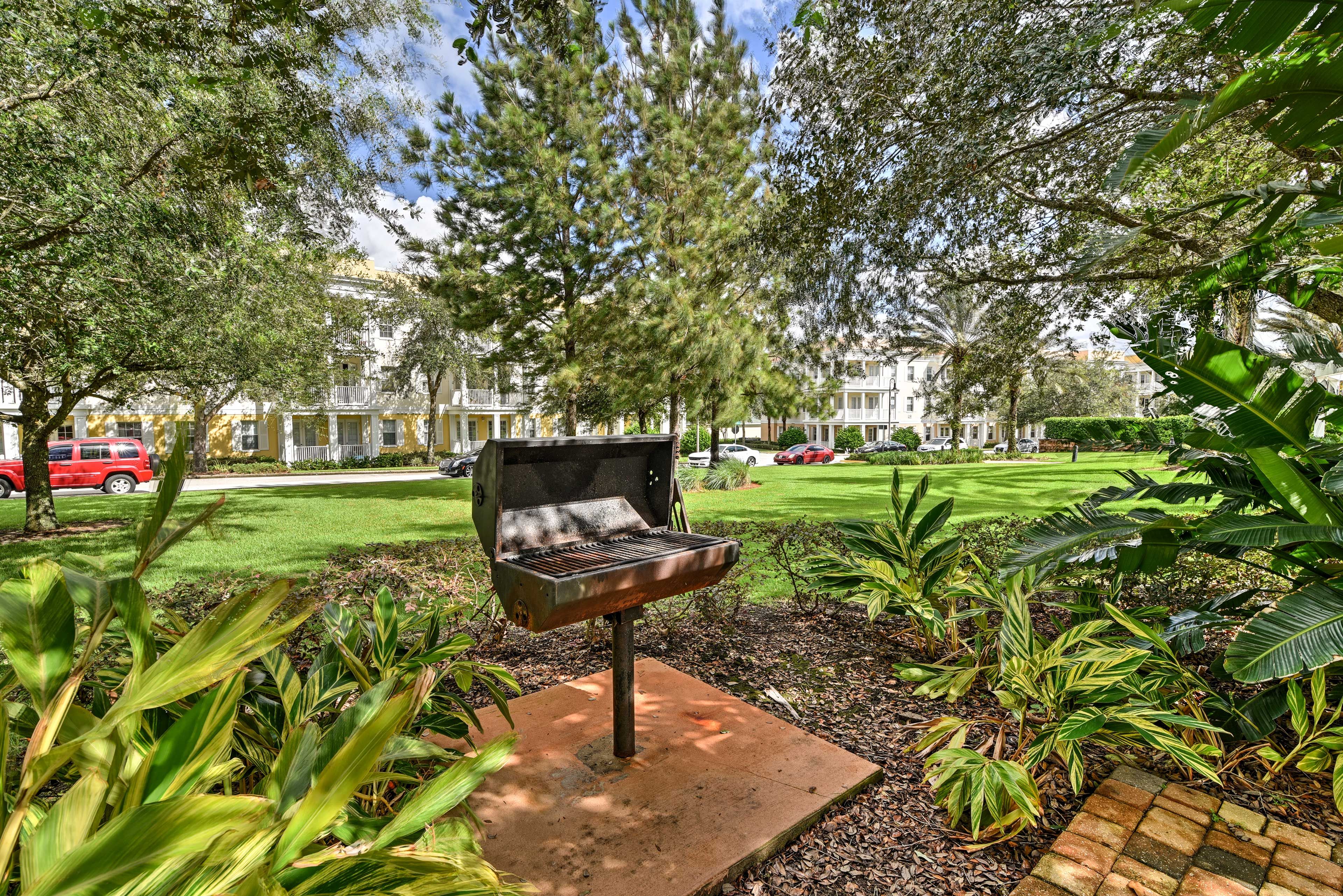 Resort Amenities | Charcoal Grill | Tennis Courts