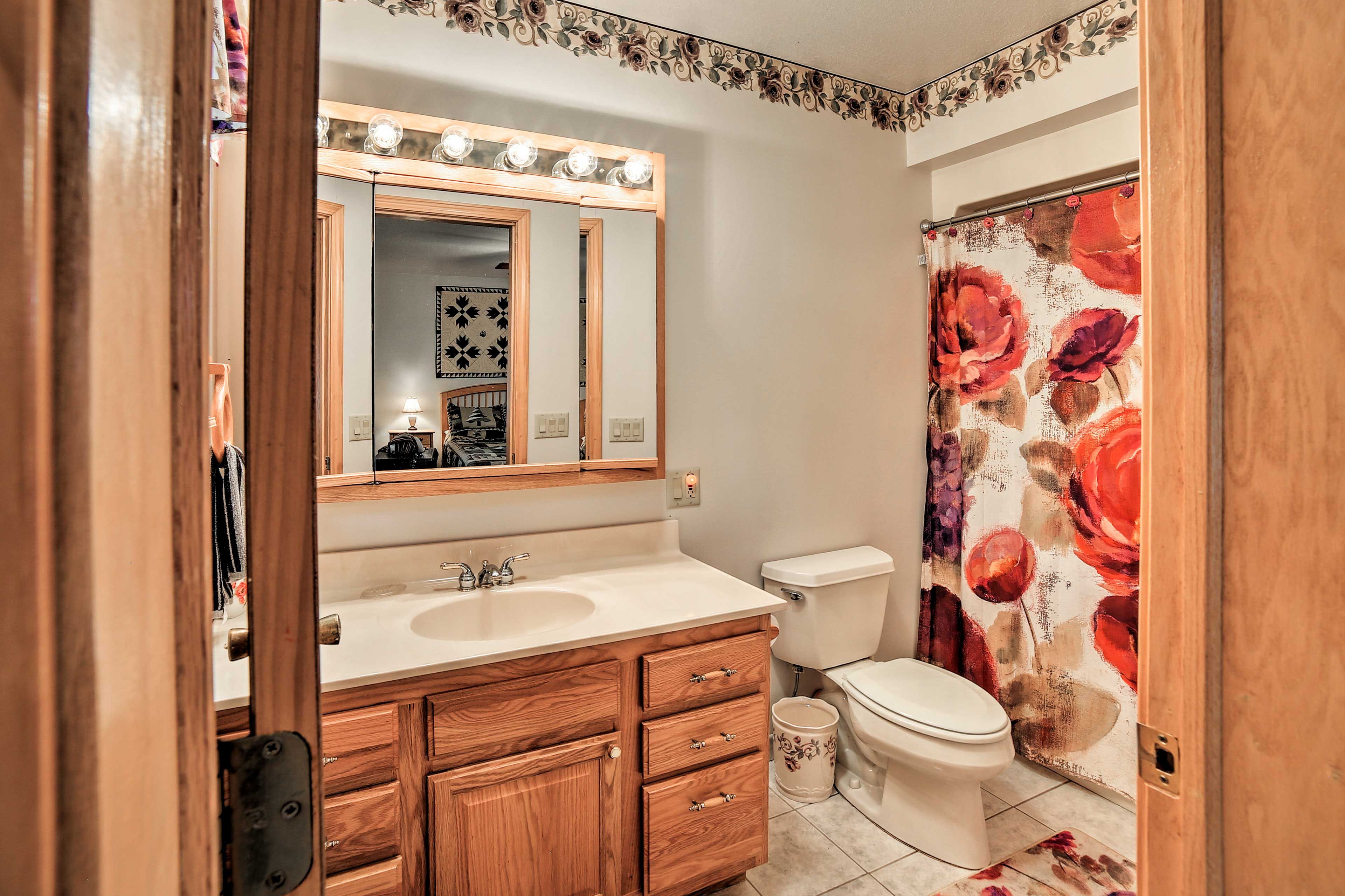 En-Suite Bathroom | Towels Provided