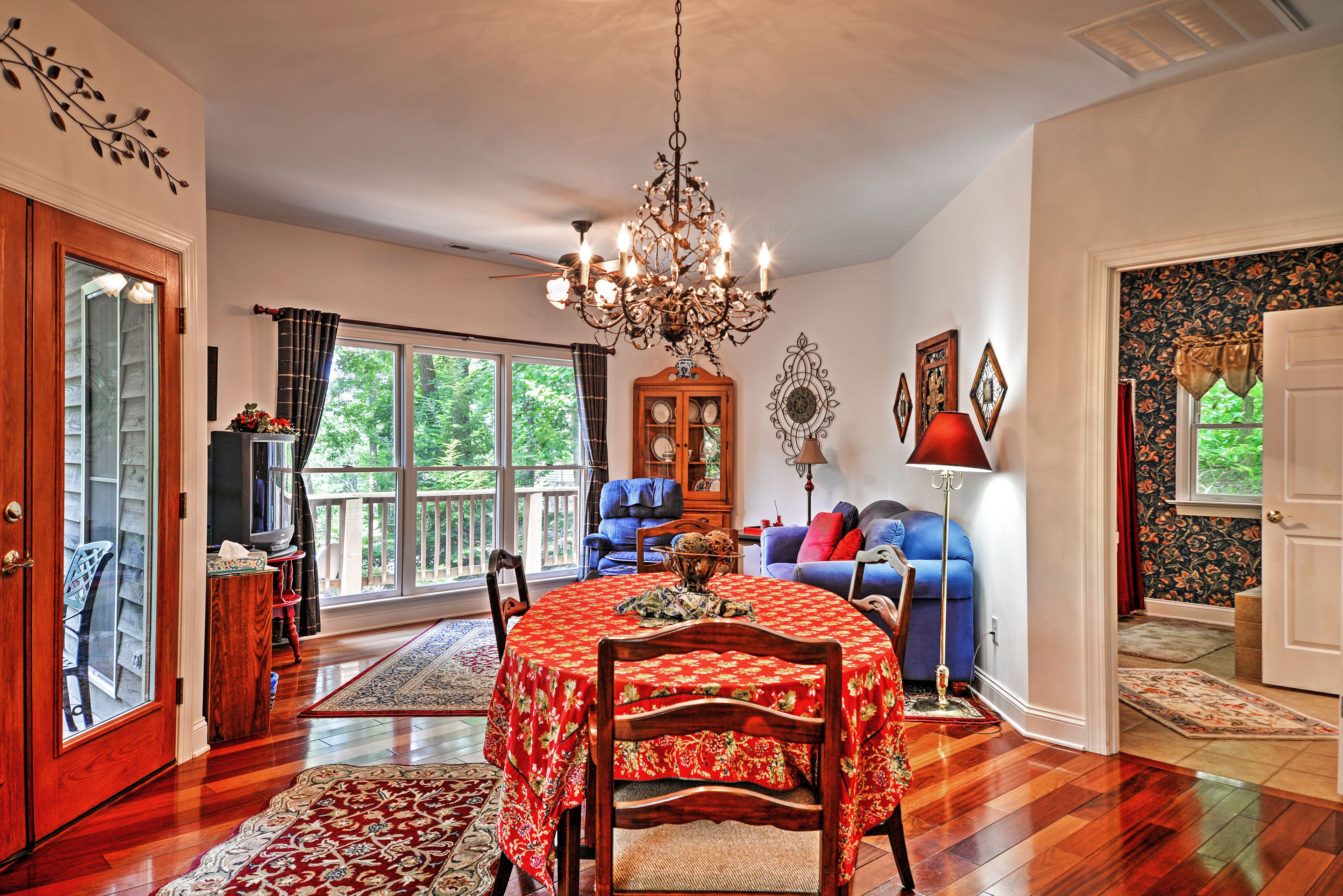 Living Room | Dining Area