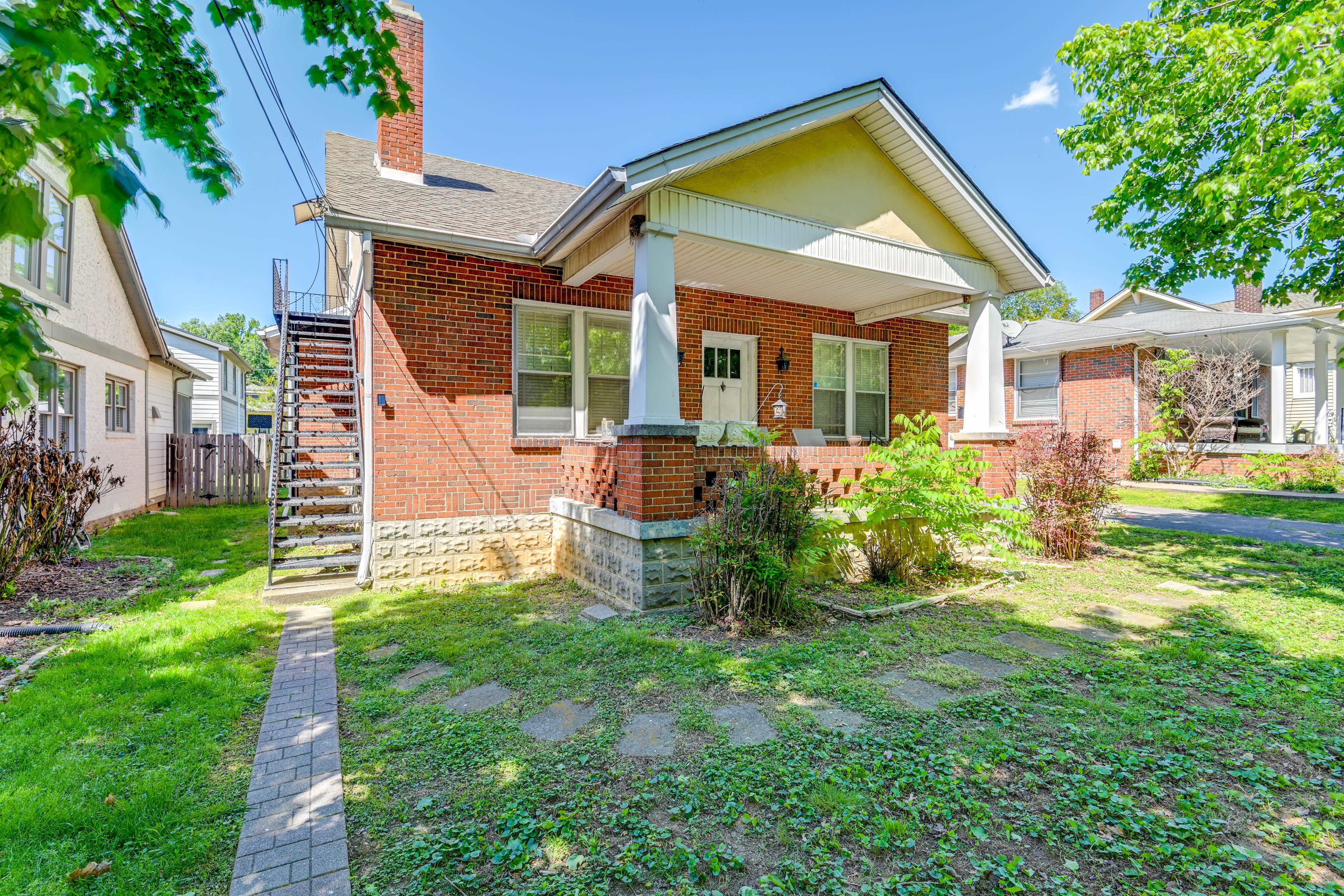 Nashville Vacation Rental | 1BR | 1BA | Stairs Required | 720 Sq Ft