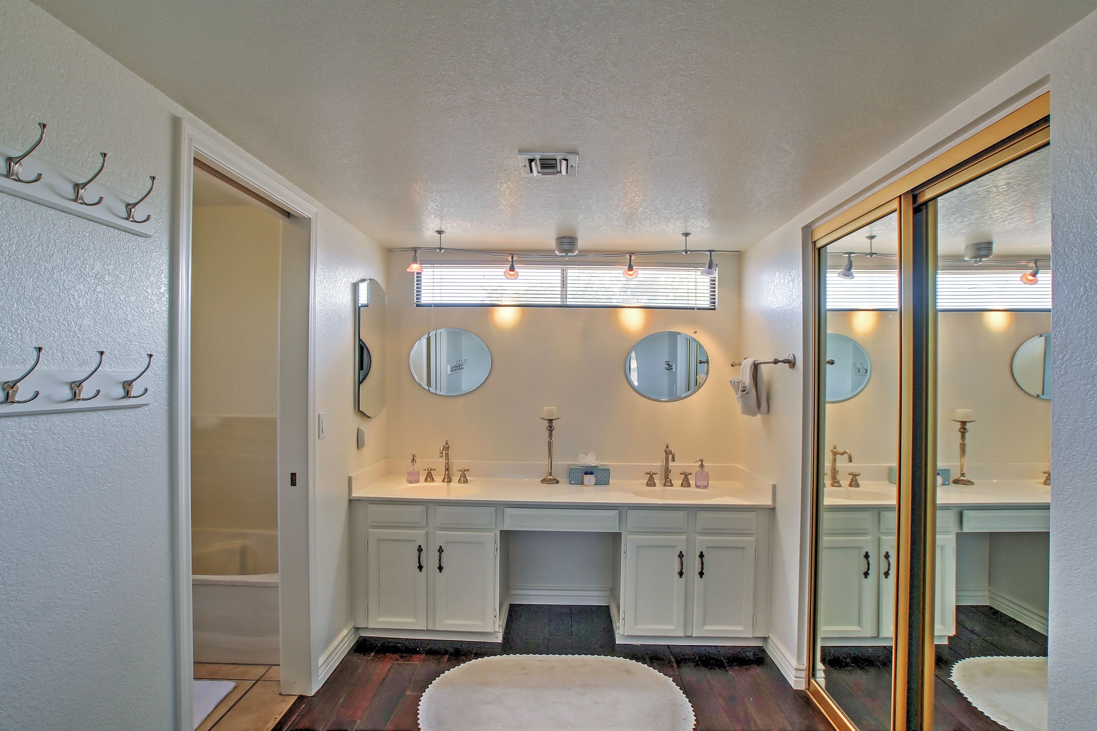 En-Suite Bathroom | Dual Sinks | Towels Provided