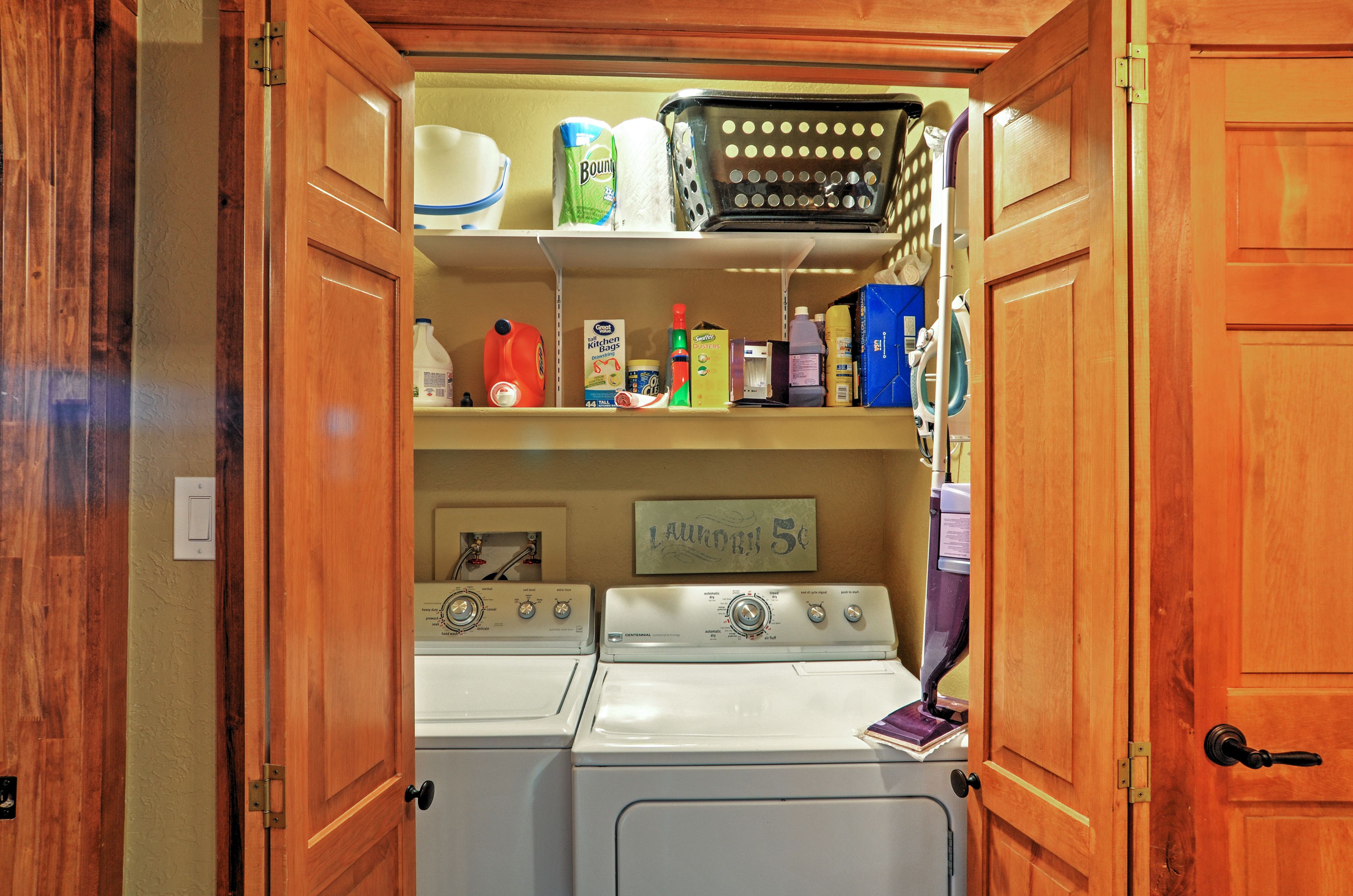 Laundry Closet | Full-Sized Washer/Dryer