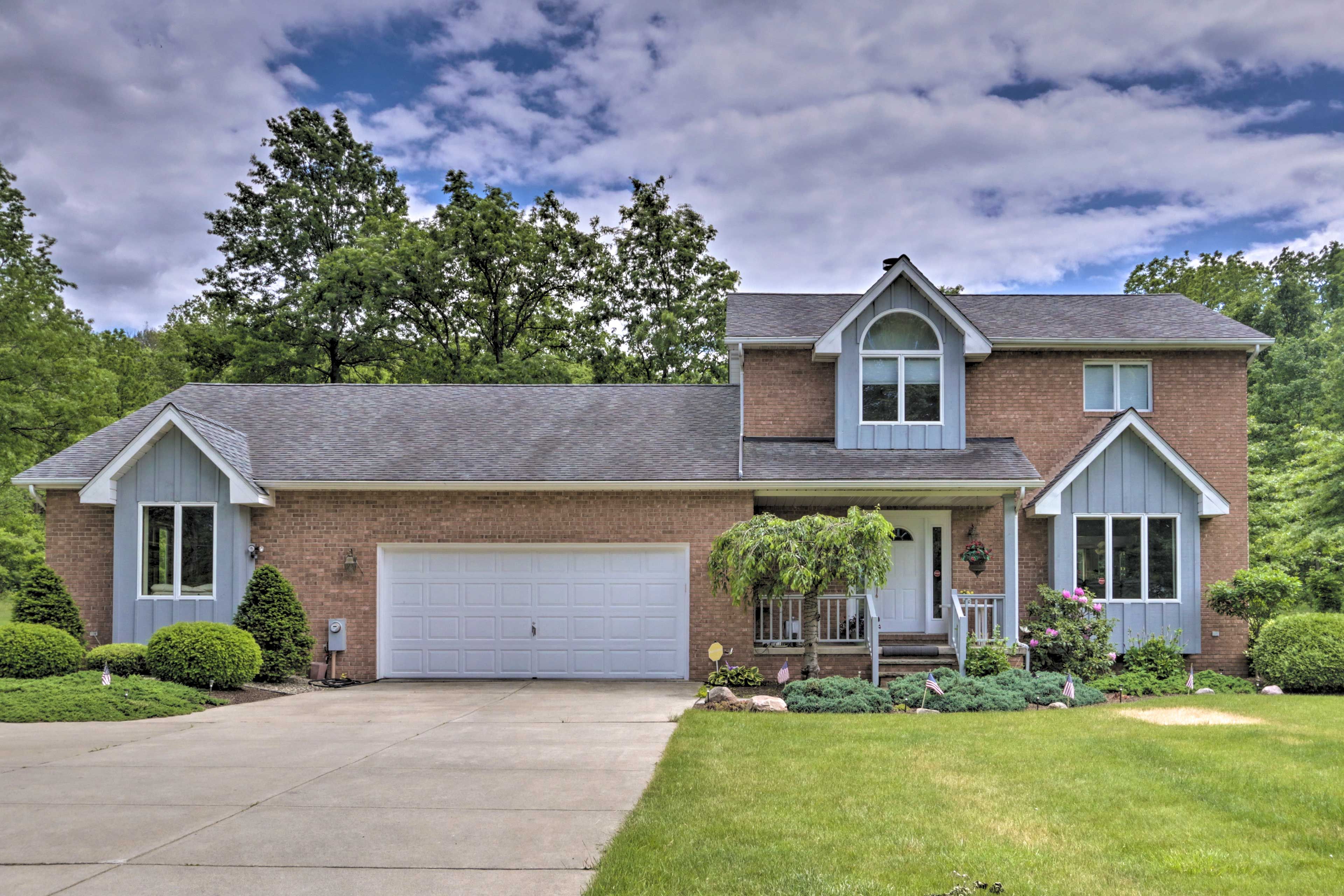 Property Exterior | Driveway Parking (5 Vehicles)