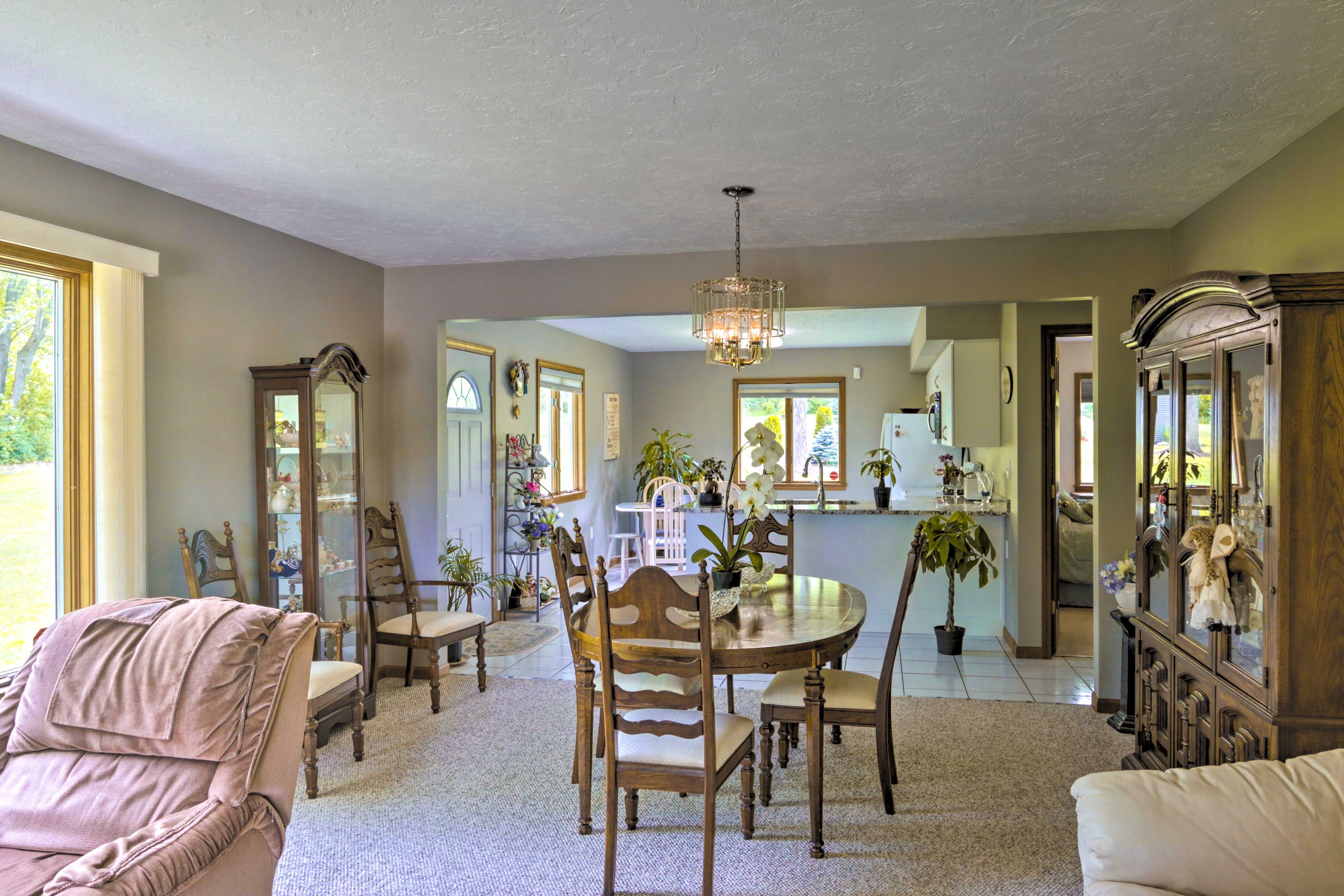 Living Room | Dining Area