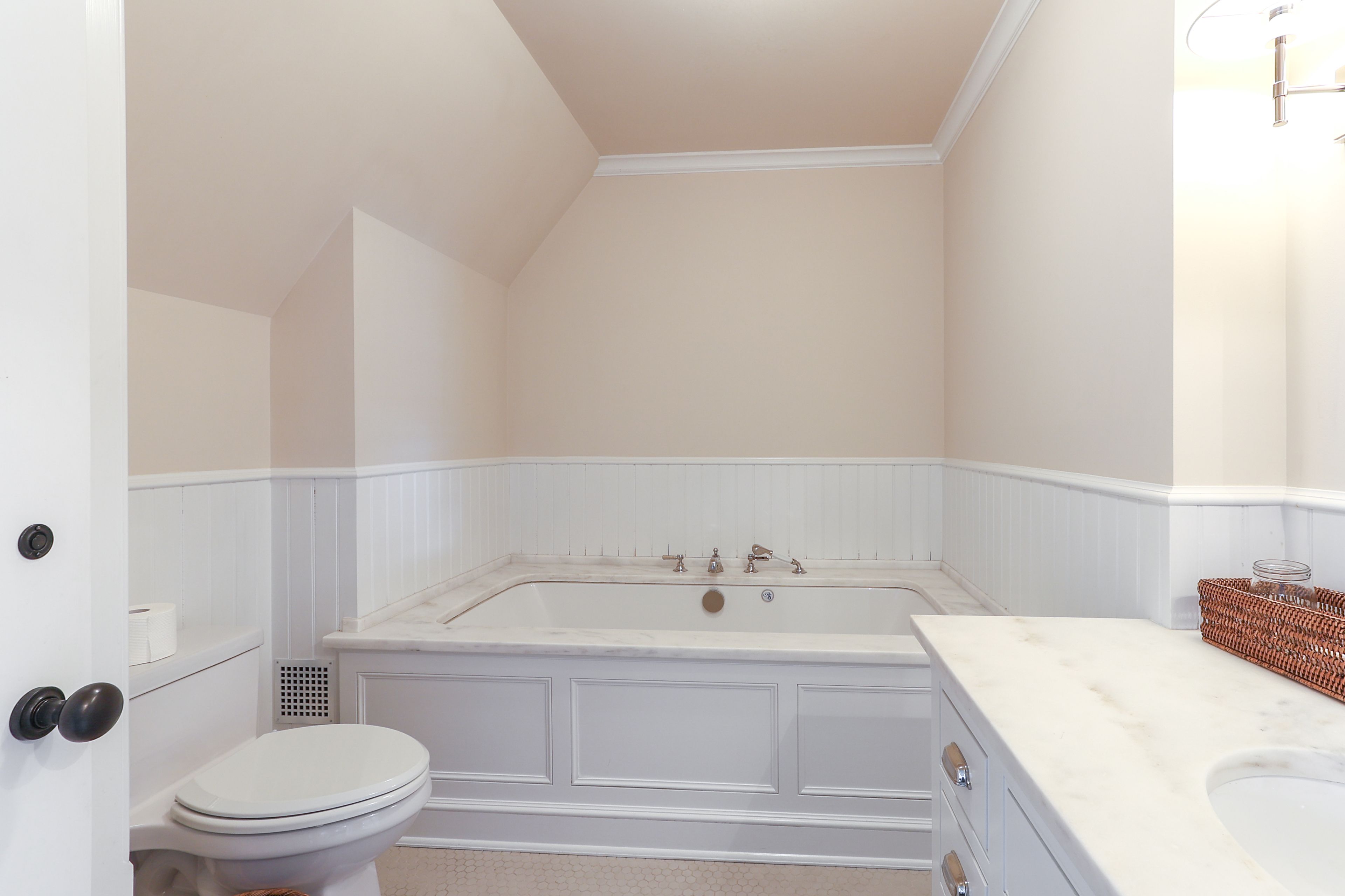 Full Bathroom | Complimentary Toiletries