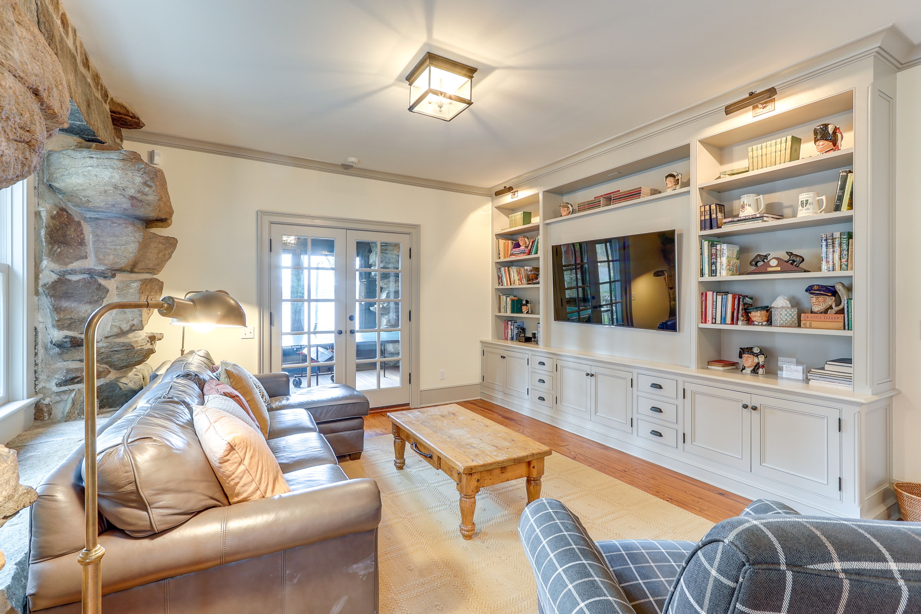 Family Room | Flat-Screen TV | Wet Bar