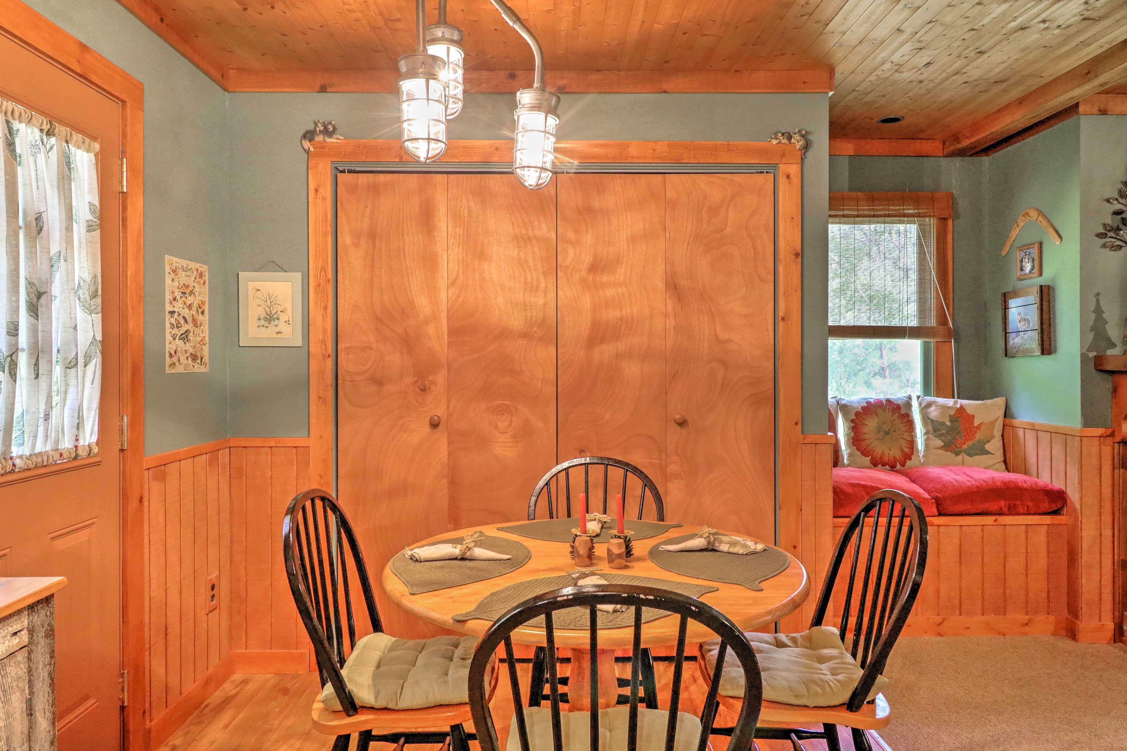 Kitchen | Dining Table