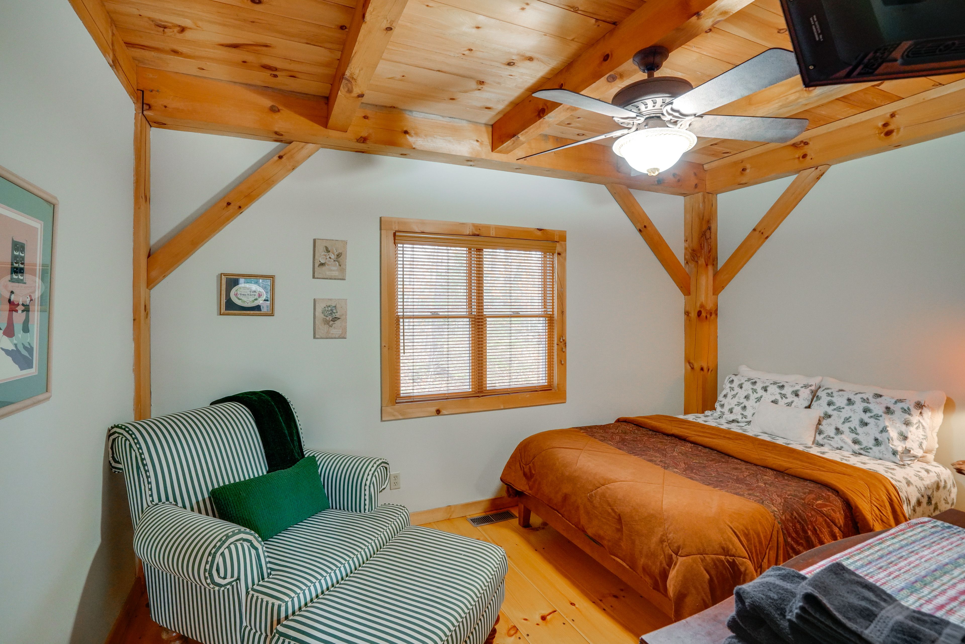 Bedroom 2 | Queen Bed | 1st Floor