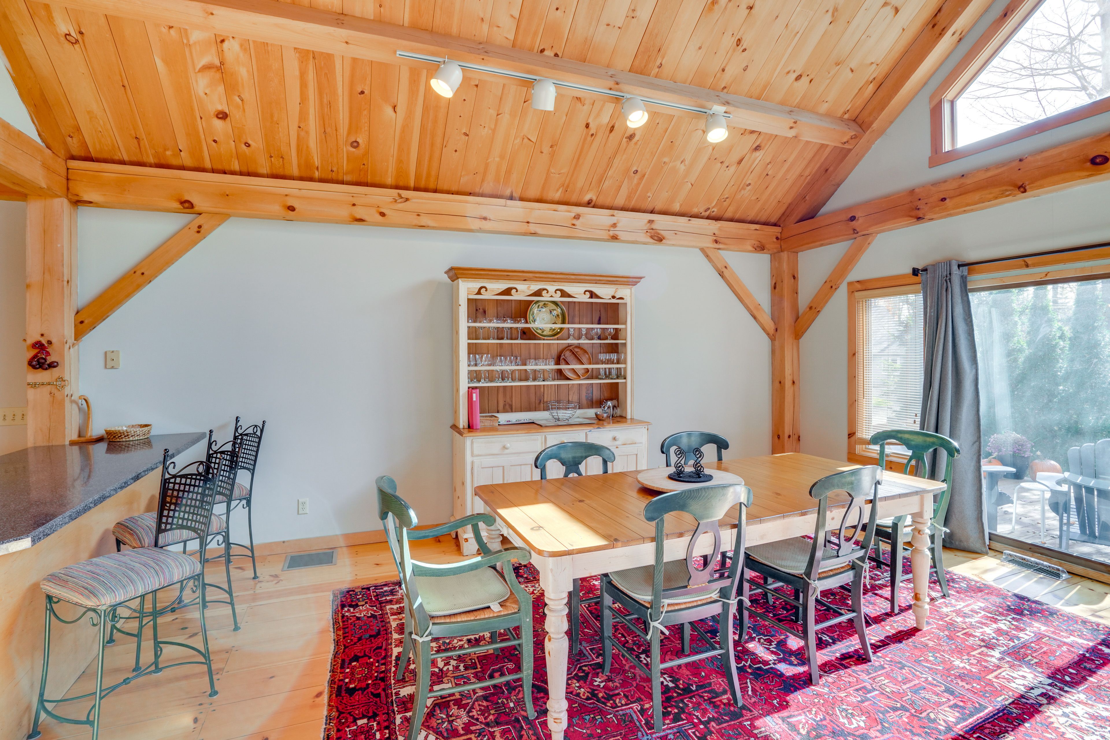 Dining Area | Dishes & Flatware Provided | 1st Floor