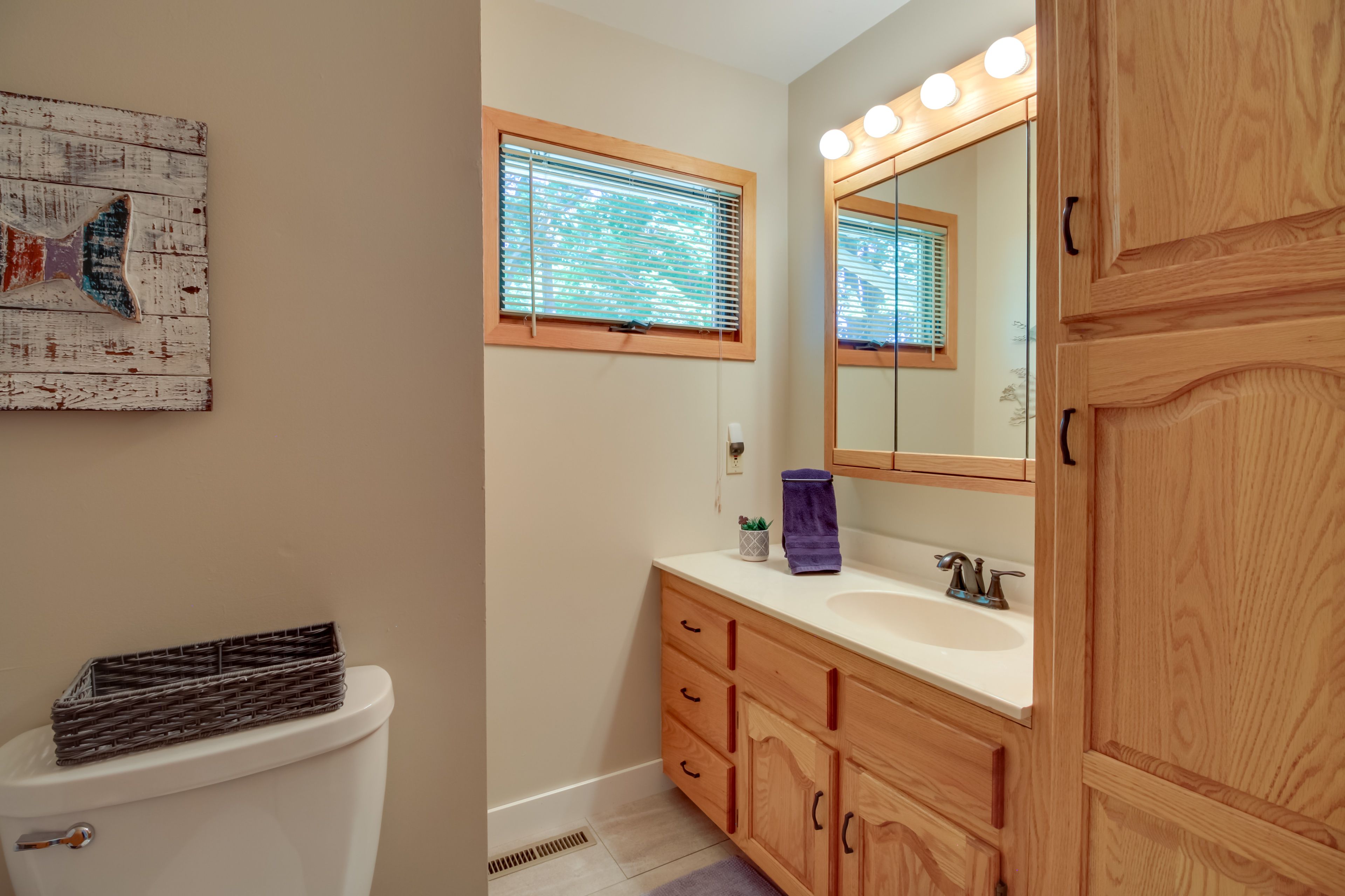 Full Bathroom | Complimentary Toiletries