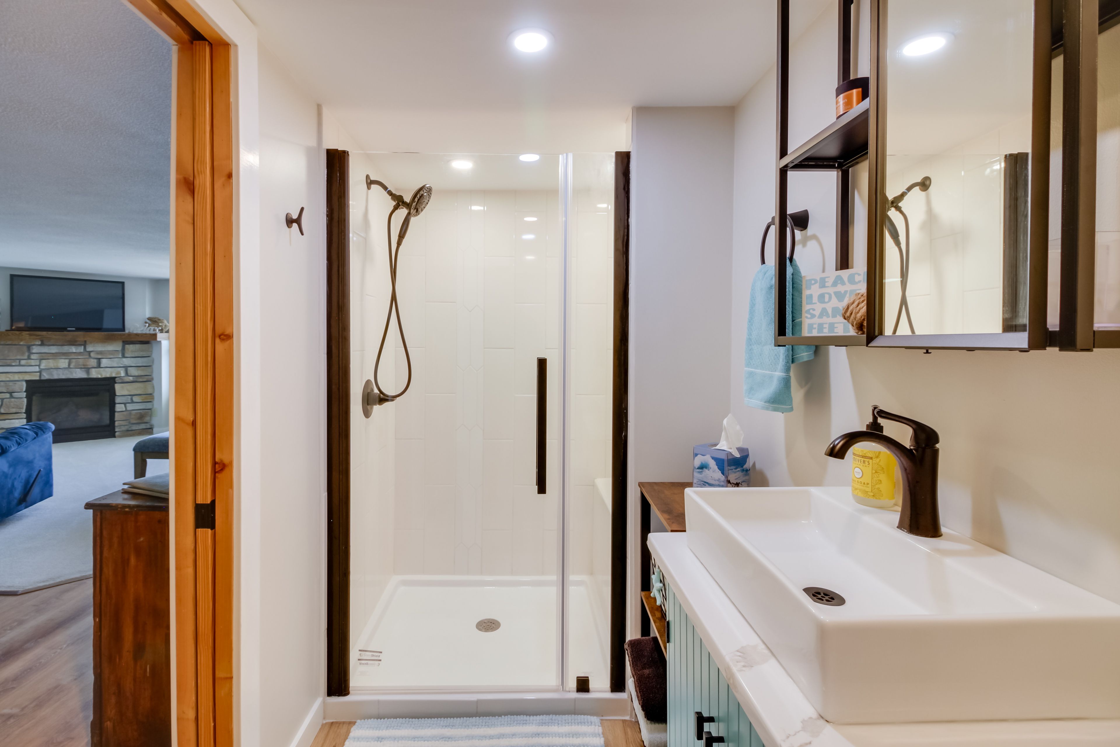 Full Bathroom | Complimentary Toiletries
