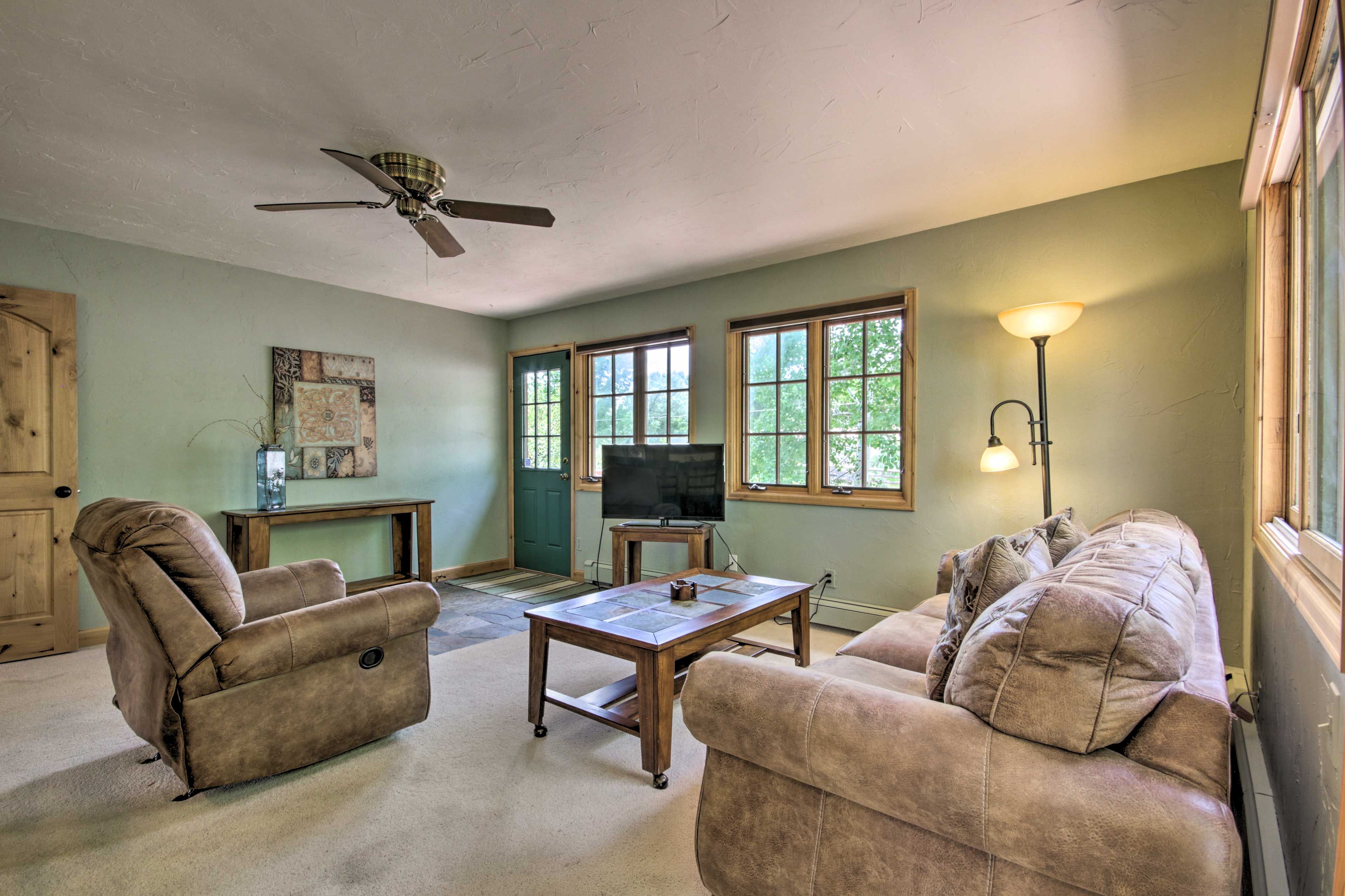 Apartment | Living Room | 2nd Floor | Smart TV