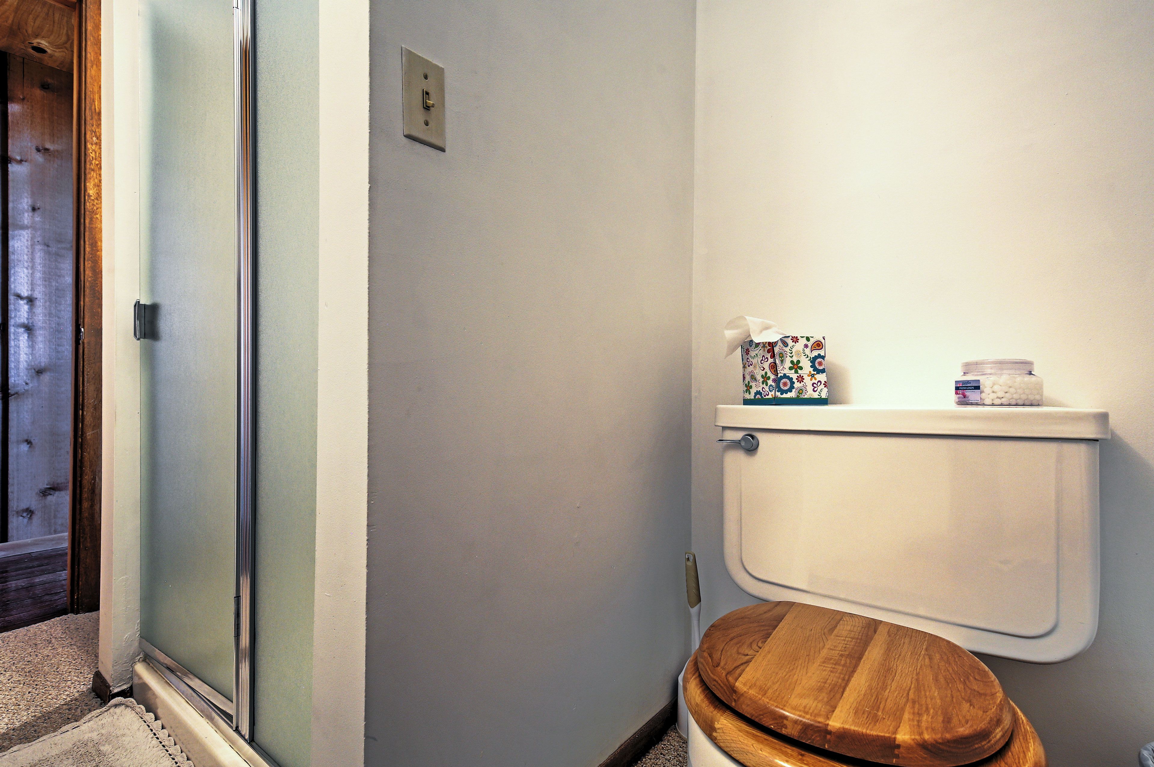 Full Bathroom | Towels Provided | Walk-In Shower