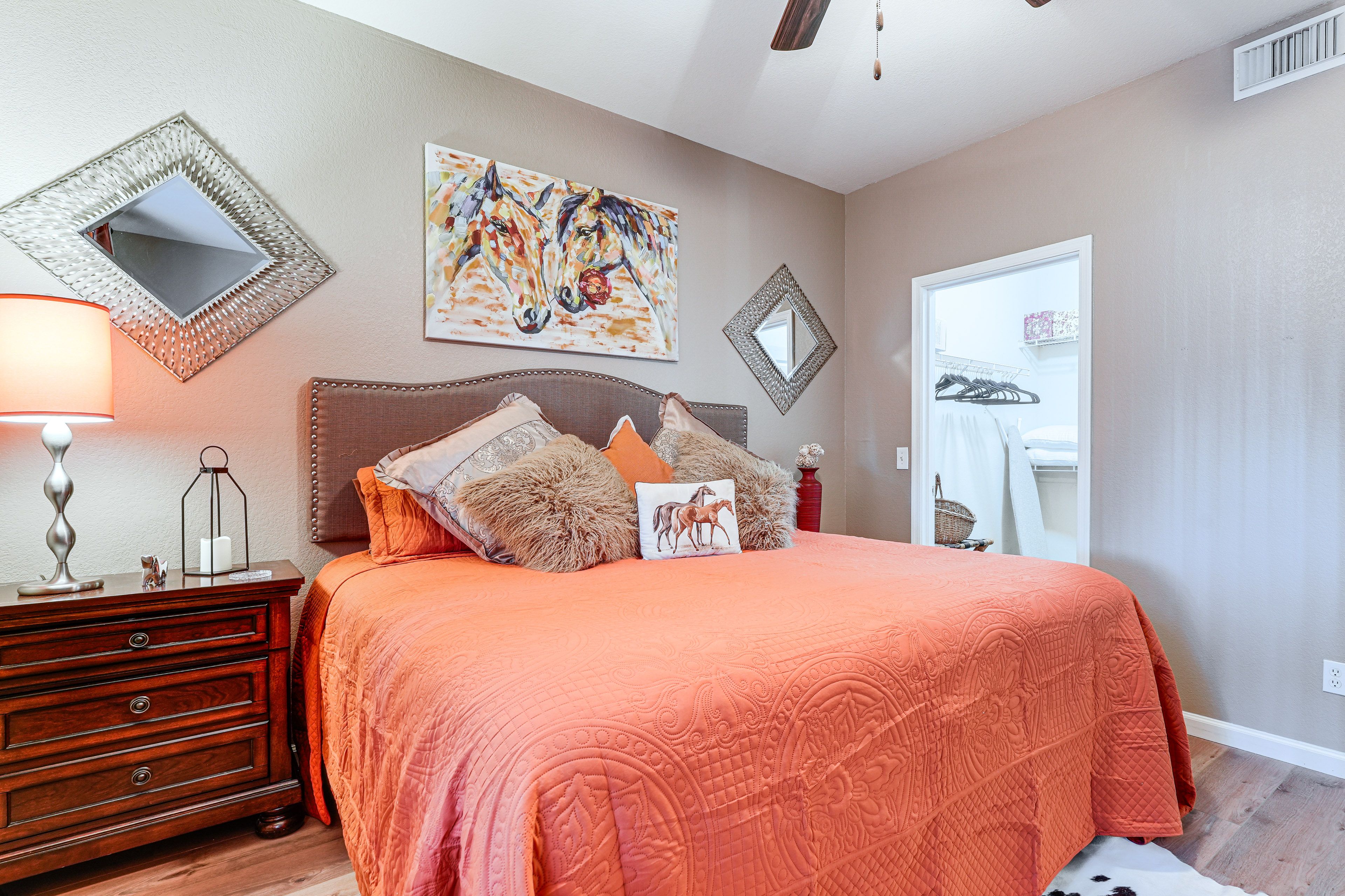 Bedroom | King Bed | Linens Provided