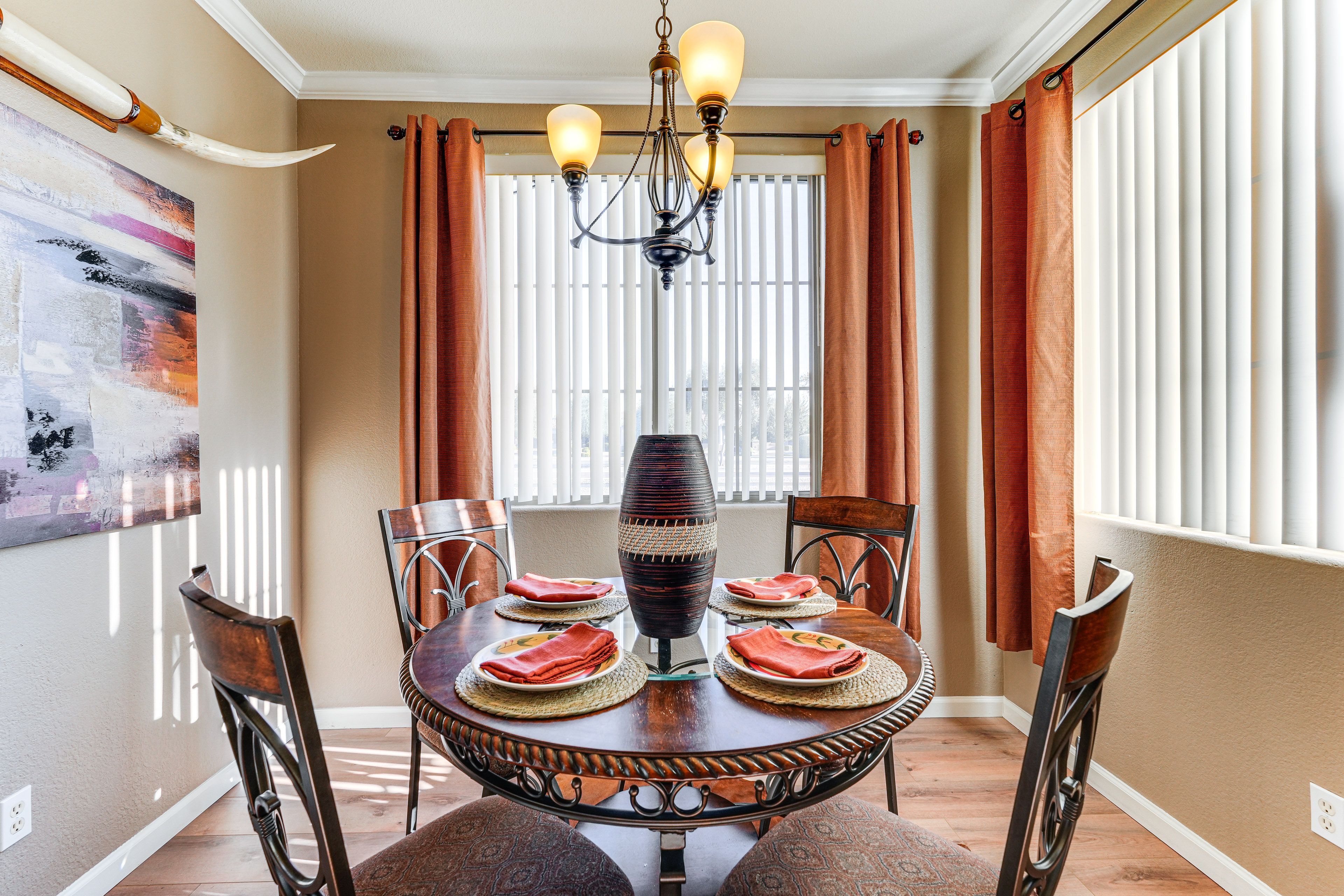 Dining Area | Dishware & Flatware Provided