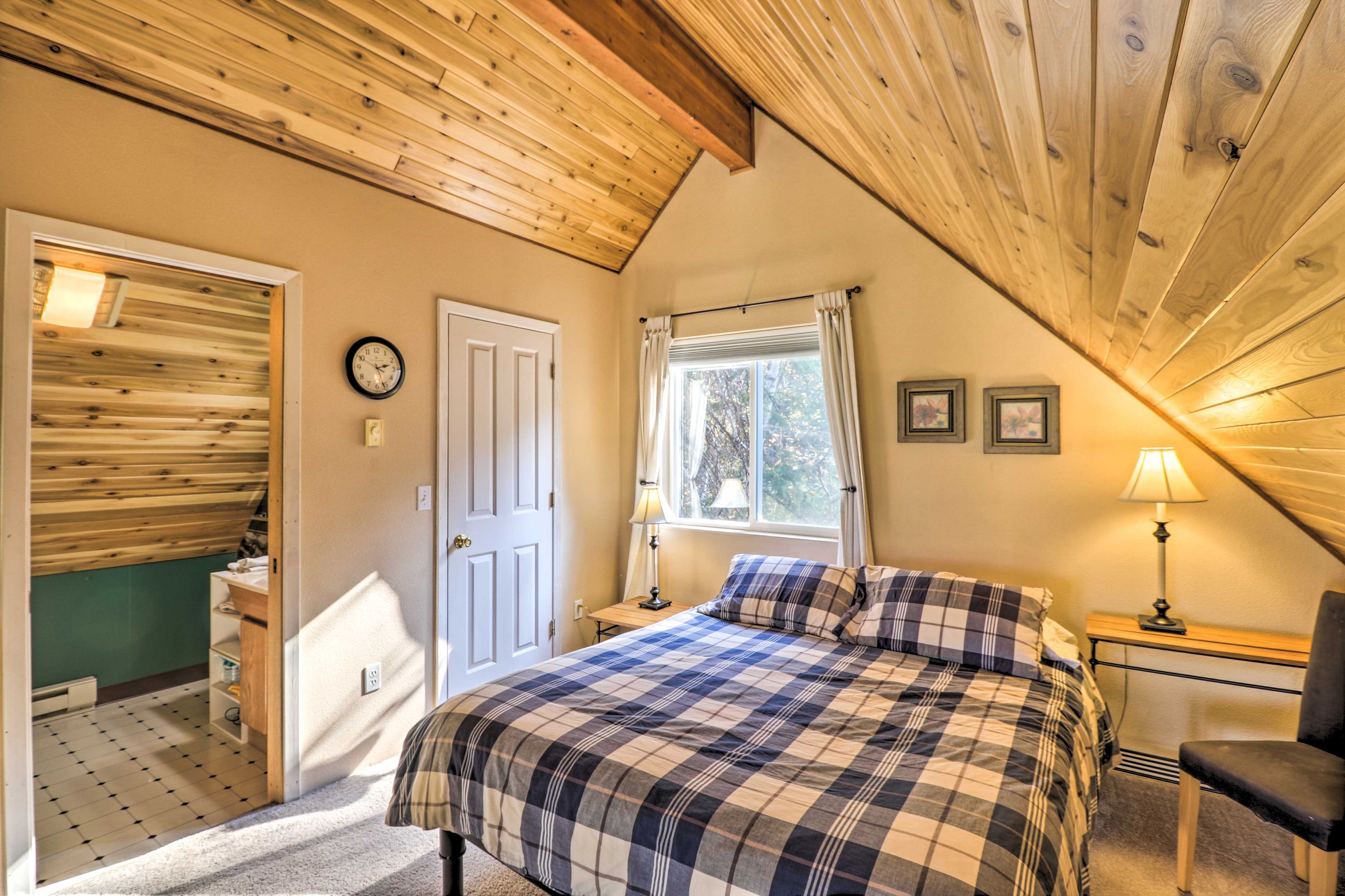 Bedroom 3 (Loft) | Queen Bed