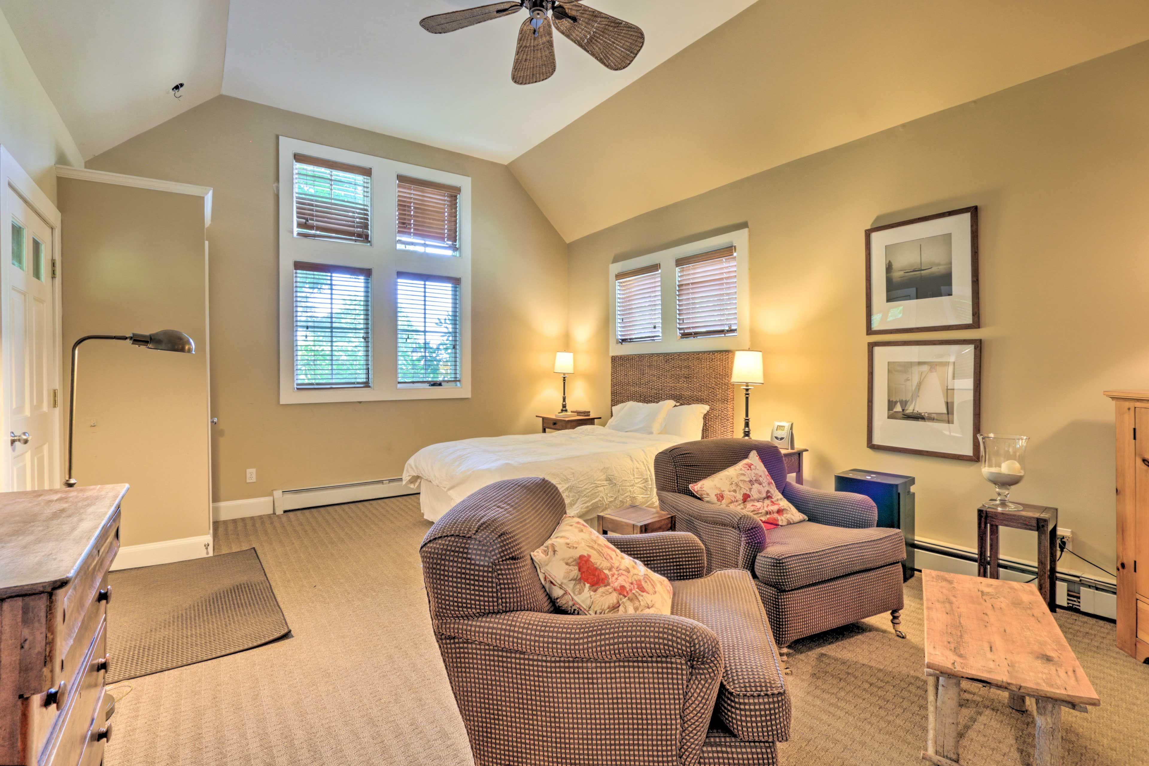 Bedroom Suite 7 | Queen Bed | Private Exit