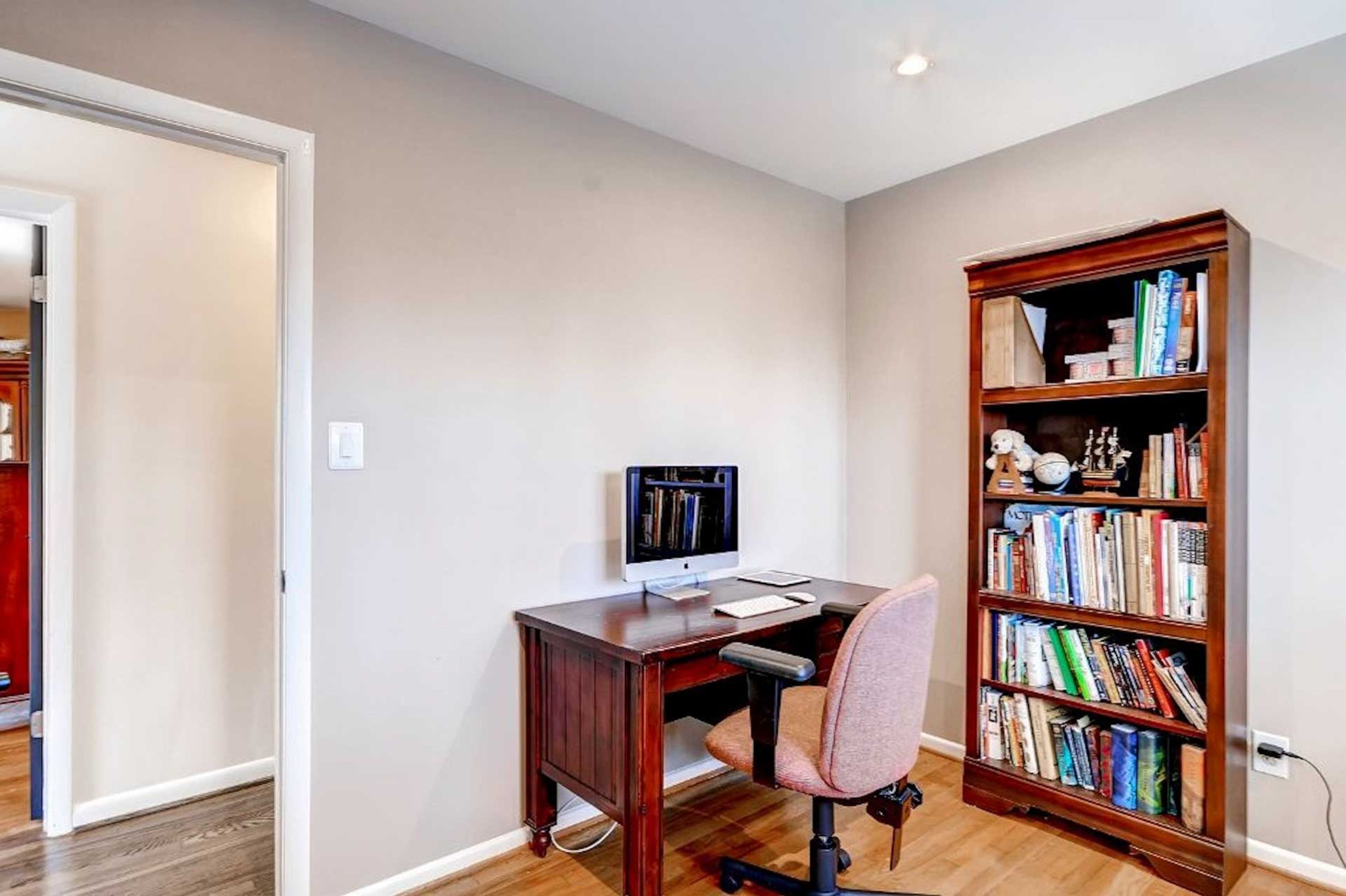 Home Office | Free WiFi