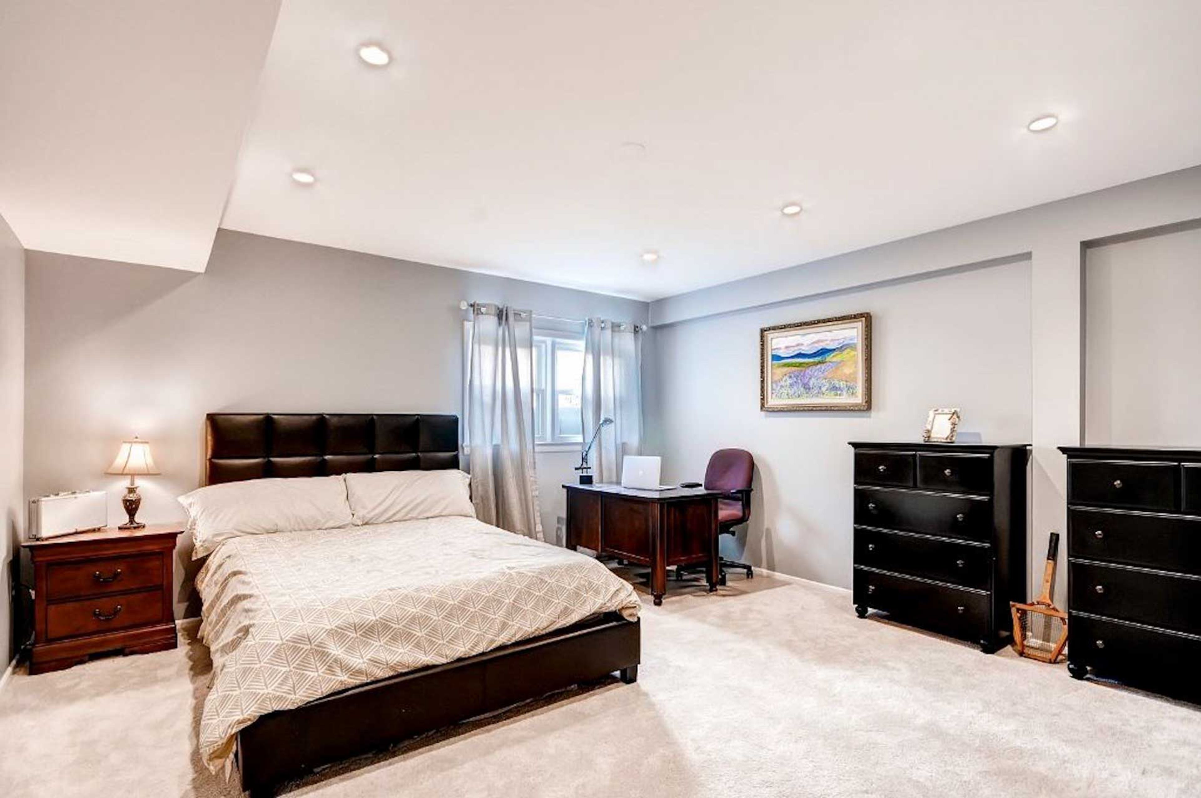 Bedroom 2 | Queen Bed