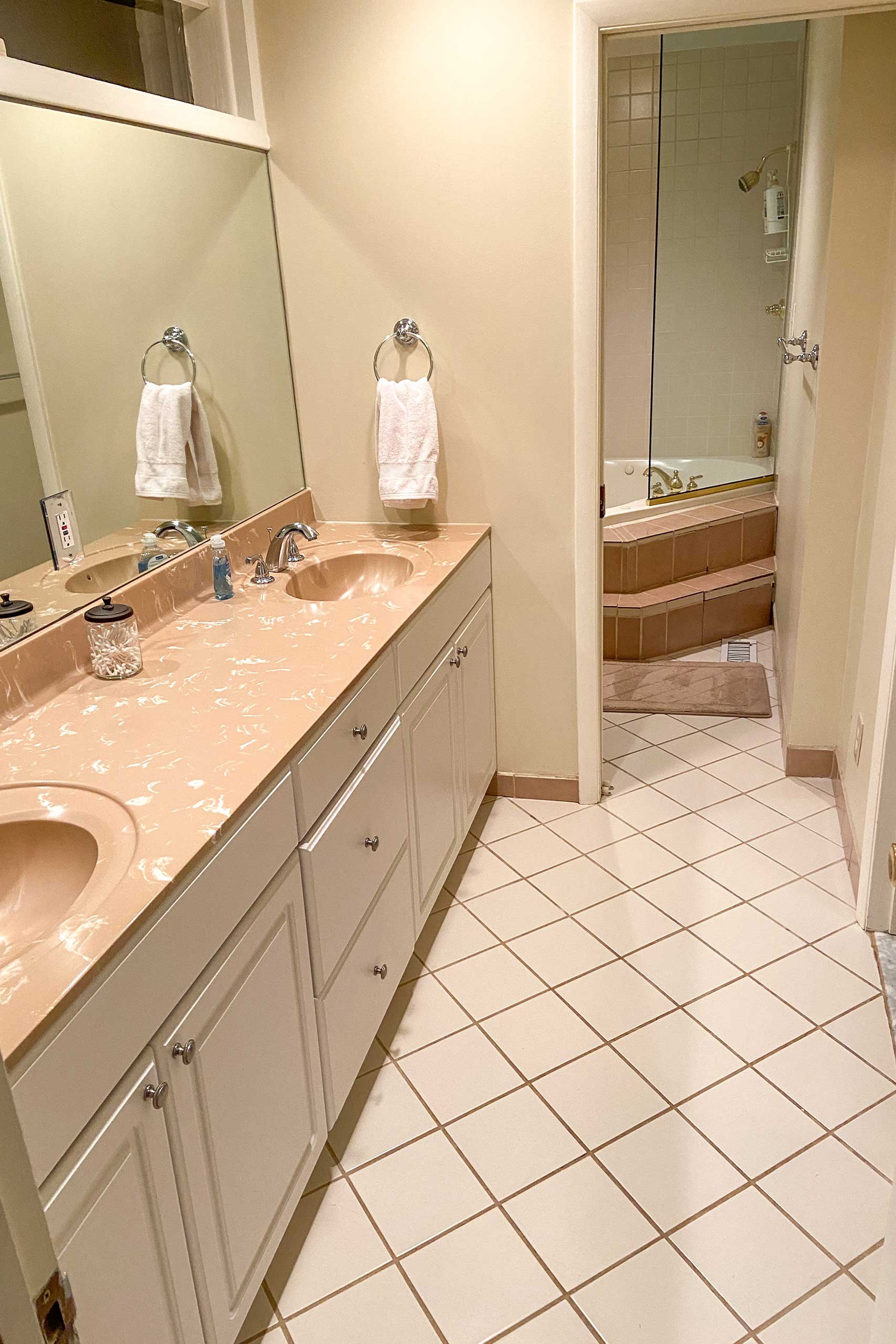 En-Suite Bathroom | Complimentary Toiletries | Towels Provided