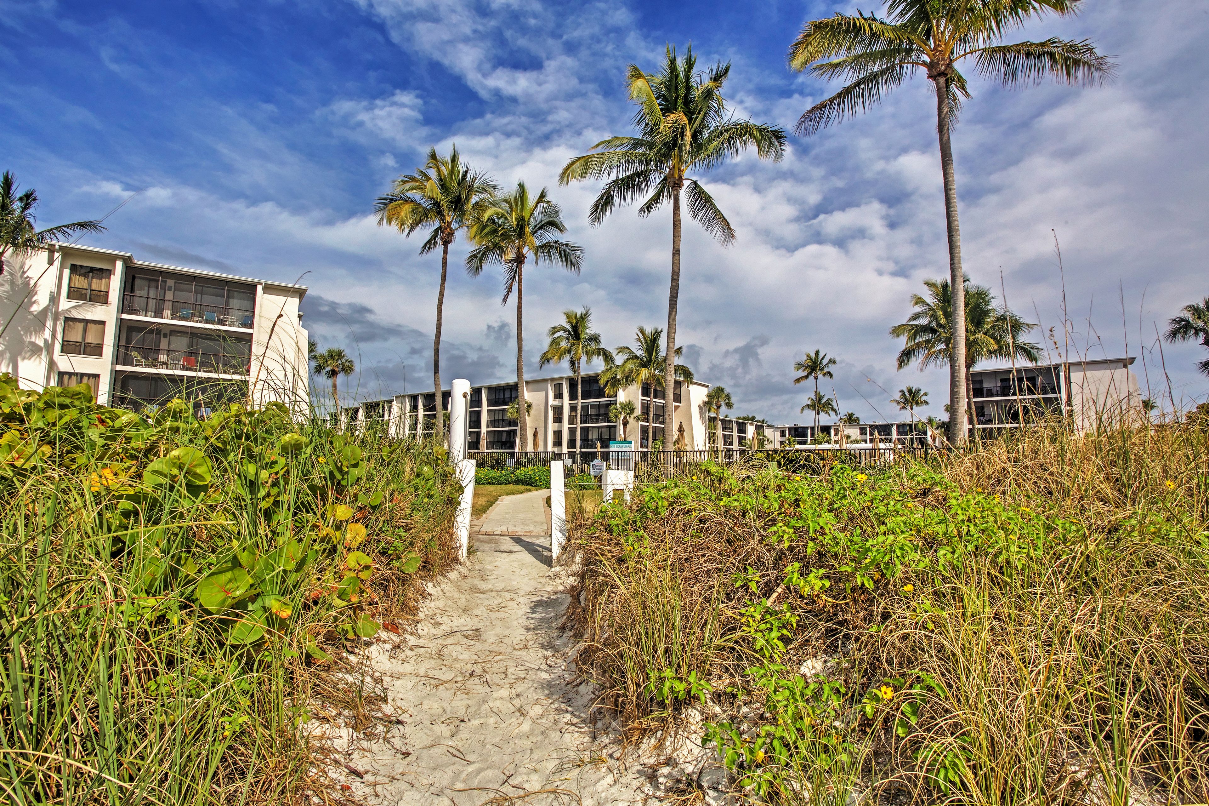 Resort Amenities | Access to Sanibel Beach