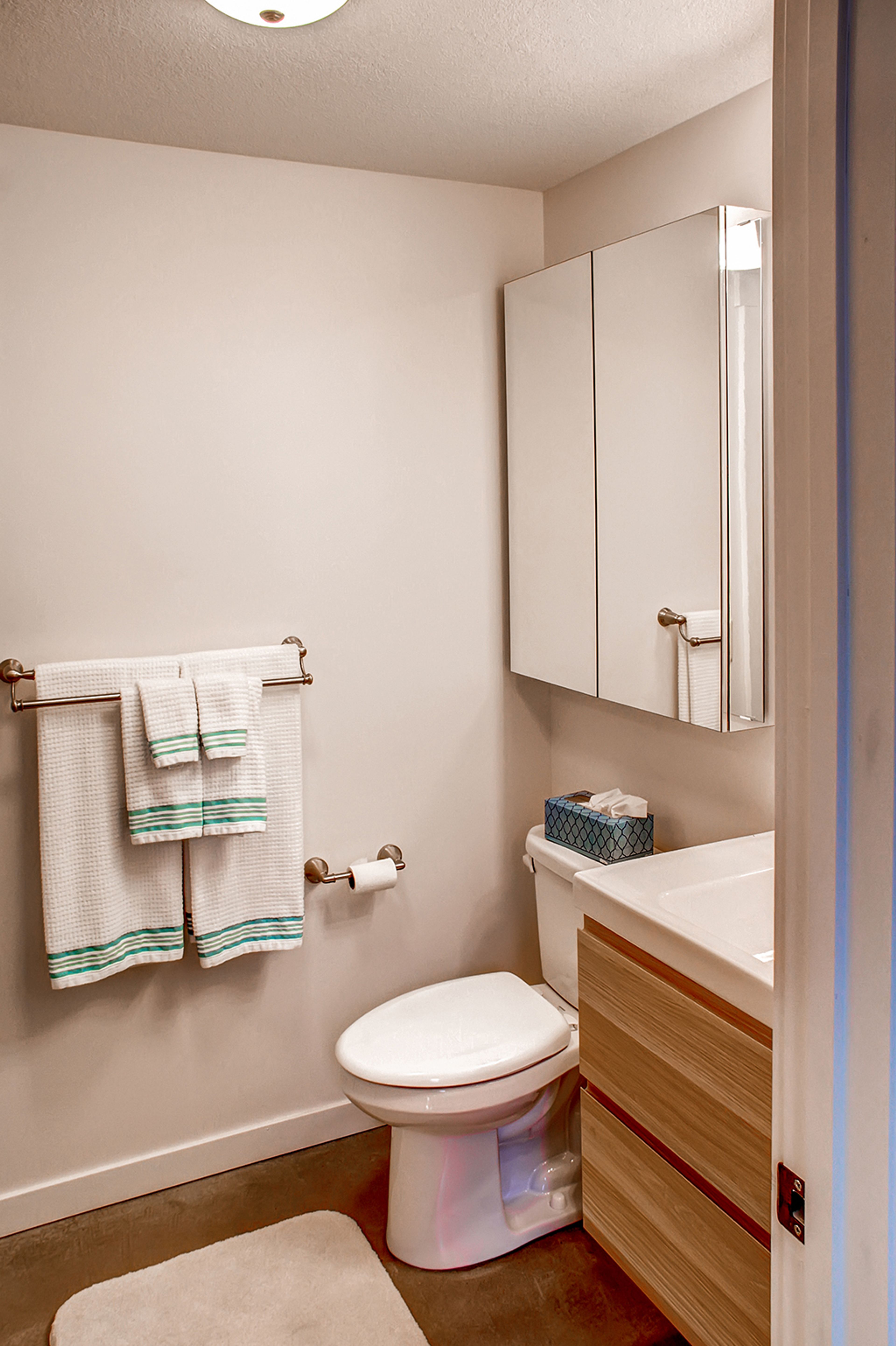 Full Bathroom | Towels Provided