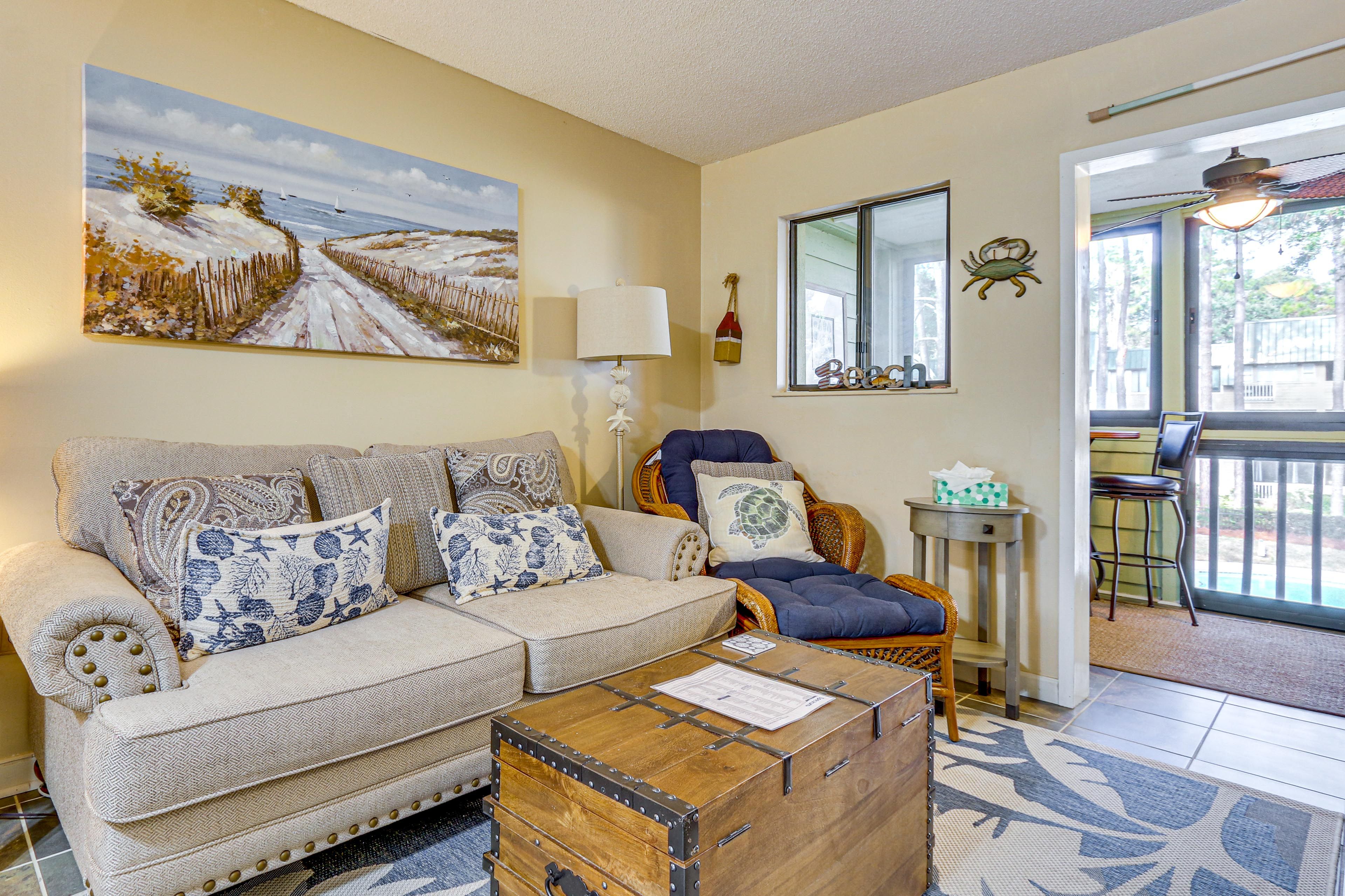 Living Area | Flat-Screen TV w/ Cable