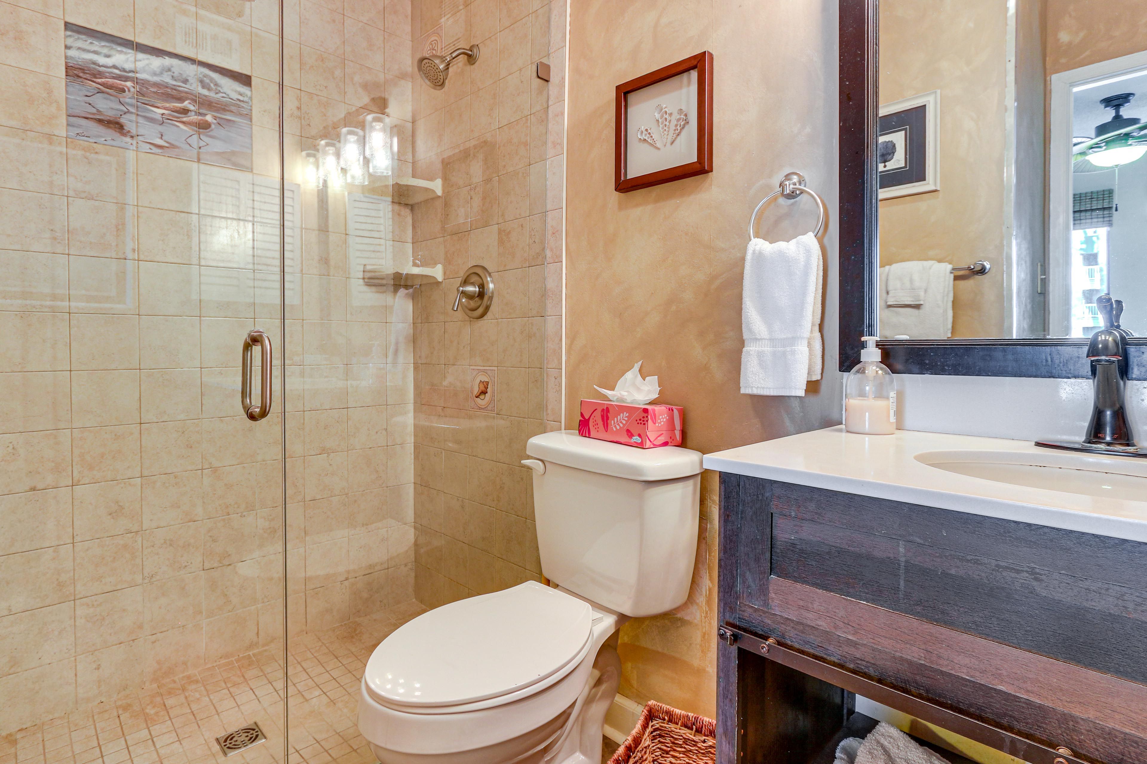 Full Bathroom | Complimentary Toiletries