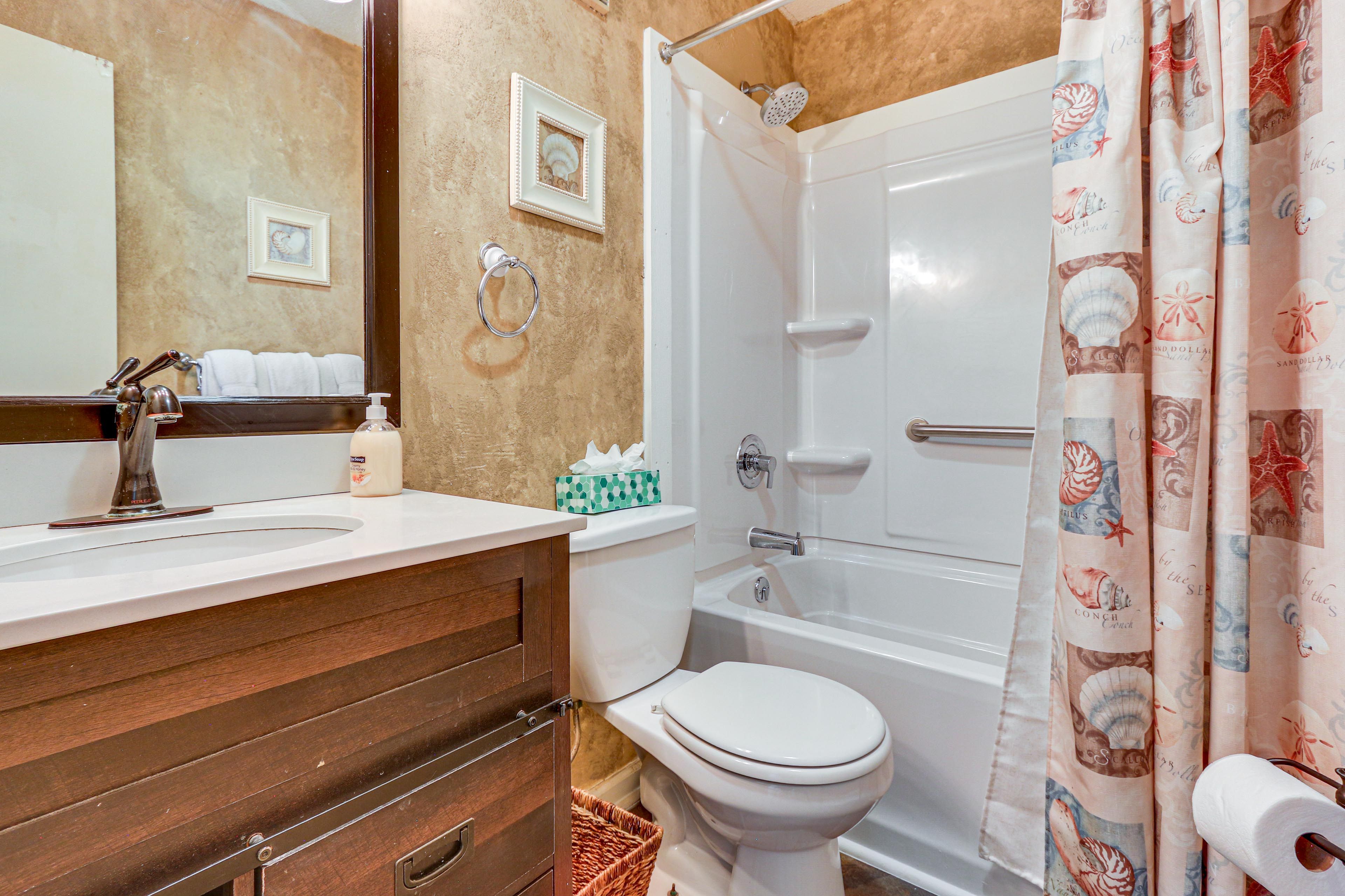 Full Bathroom | Complimentary Toiletries