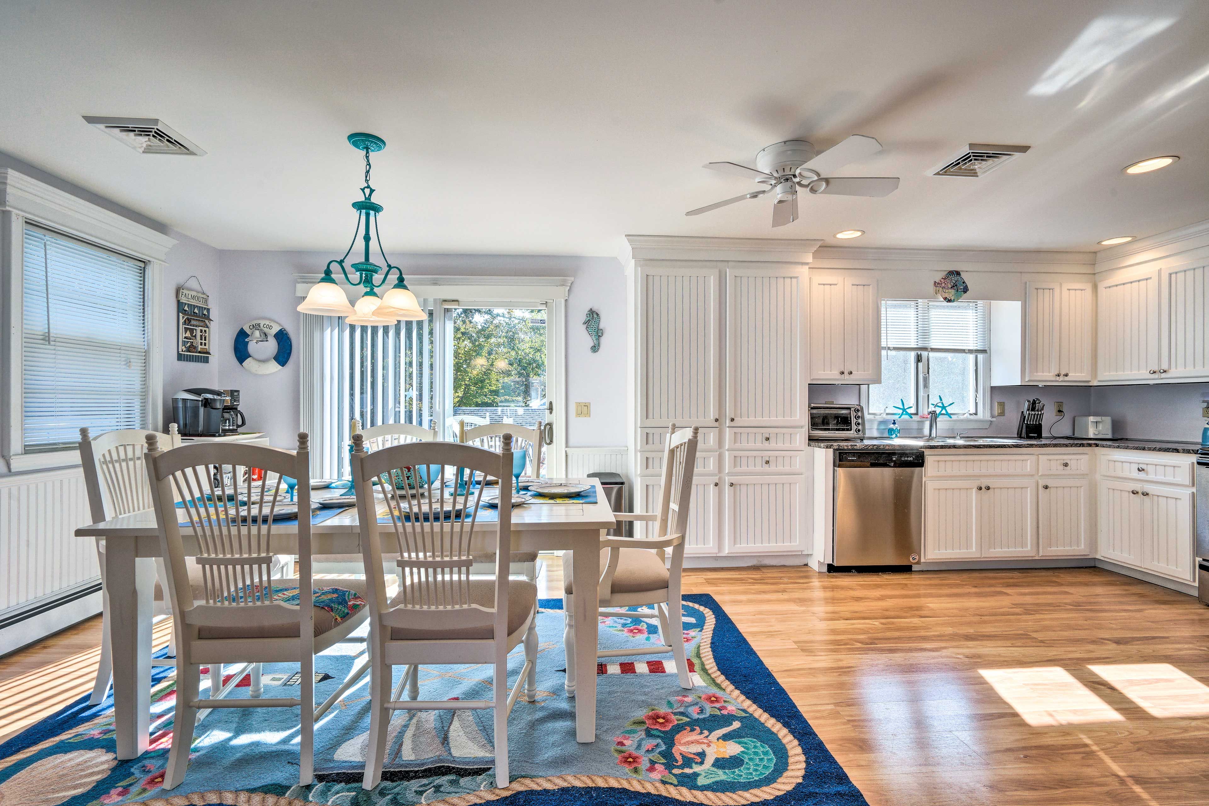 Living Room | Dining Area