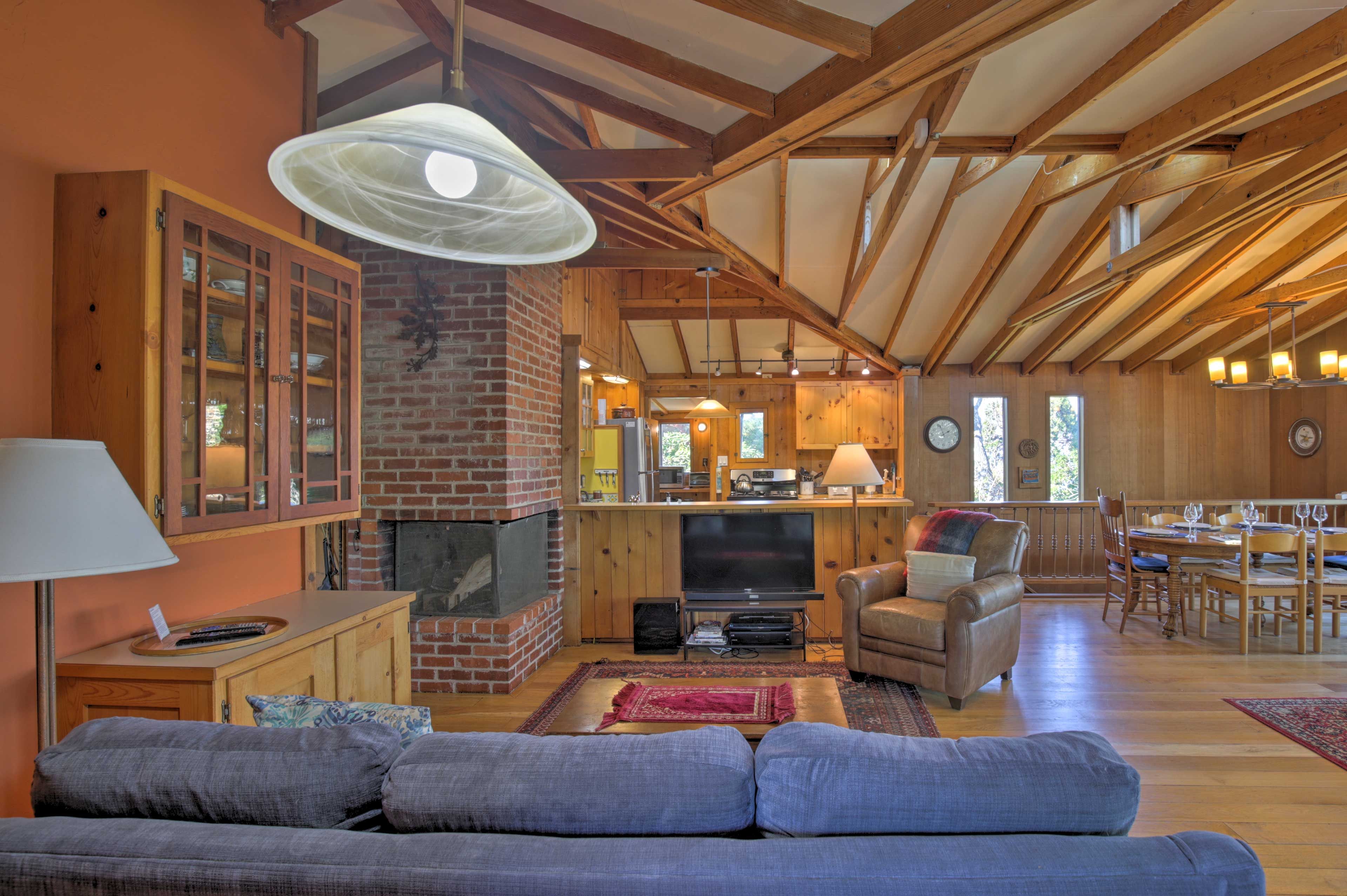 Interior | 2-Story Home