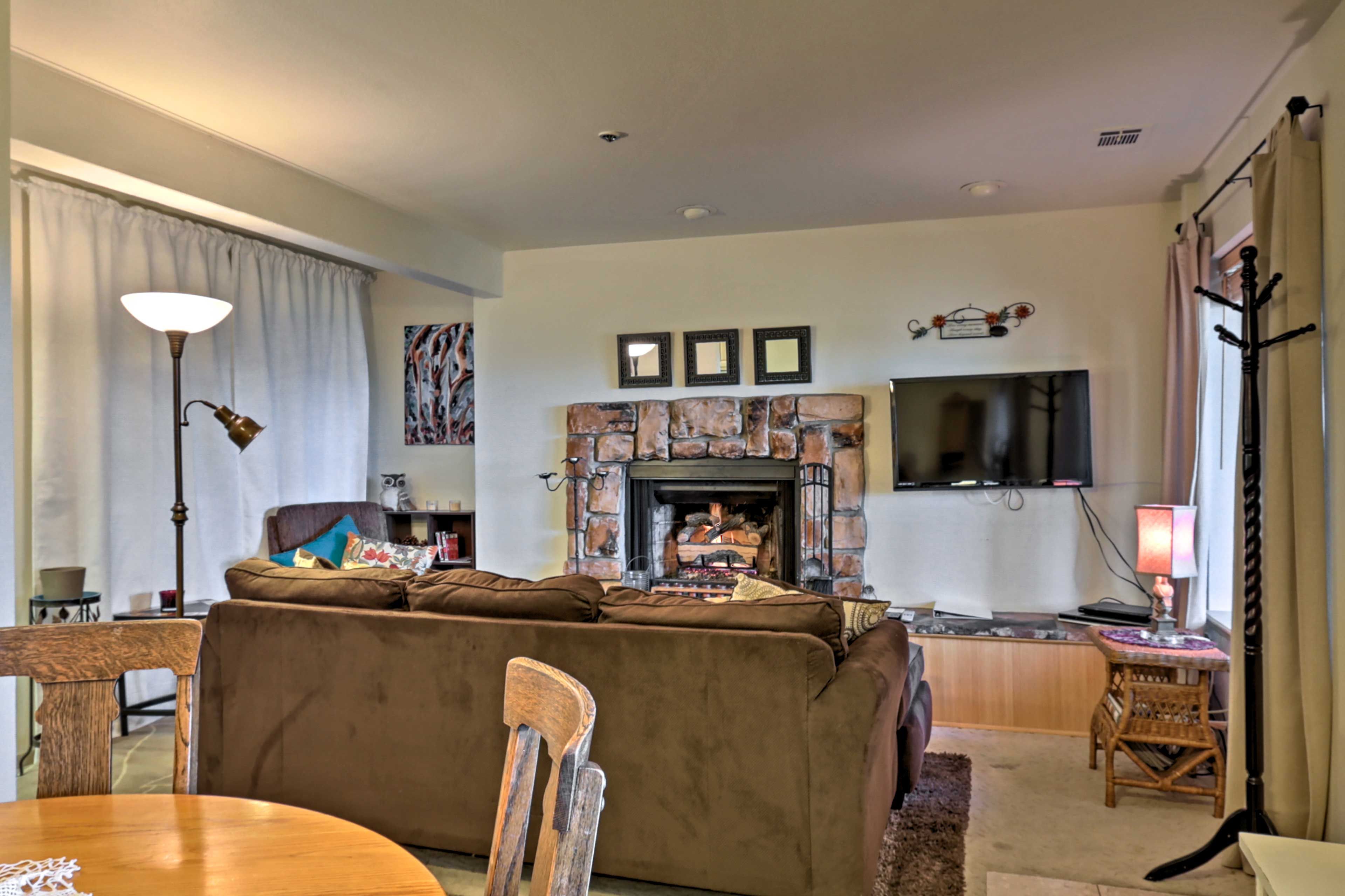 Living Room | Dining Area