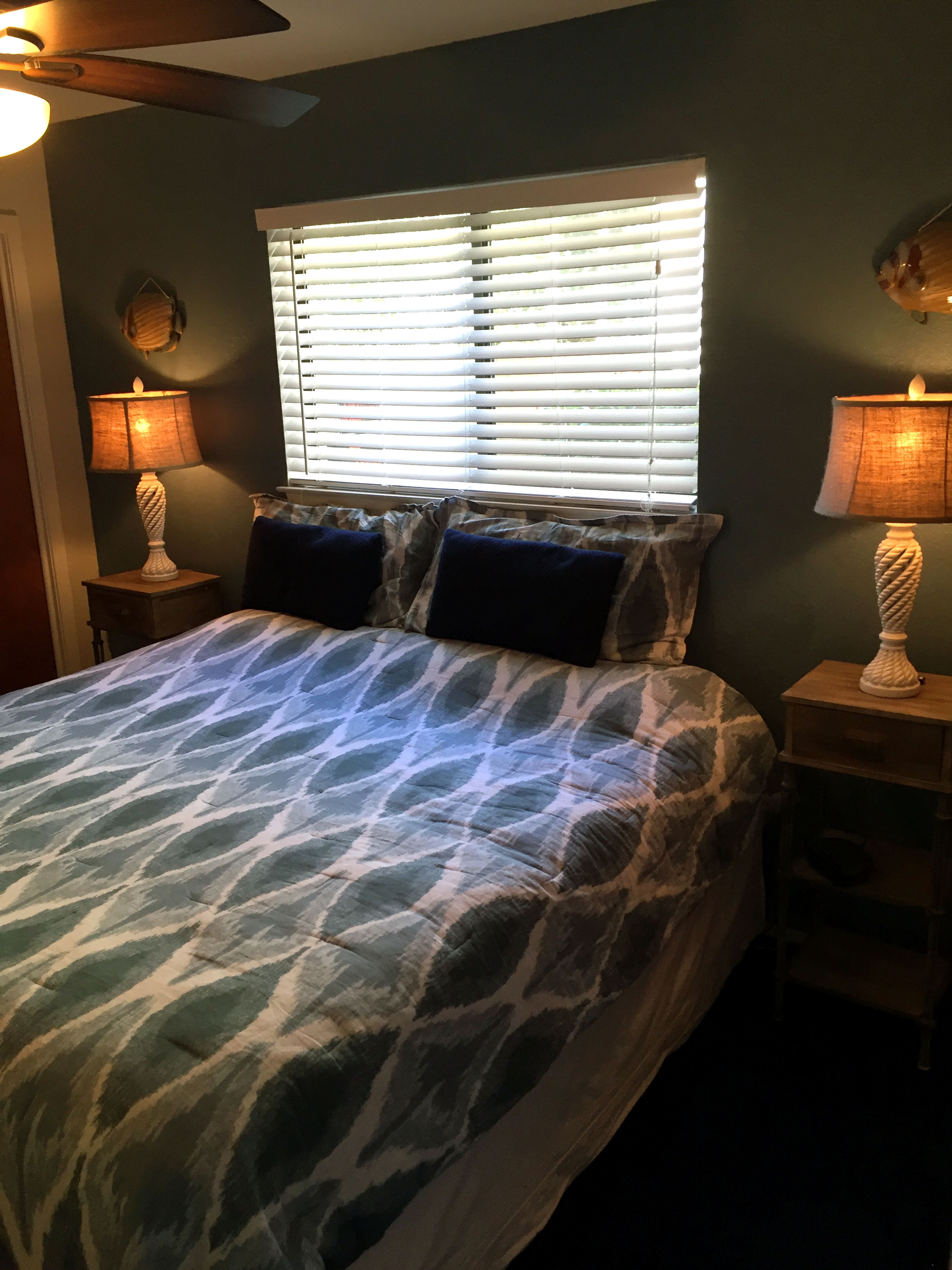 Bedroom | King Bed | Linens Provided