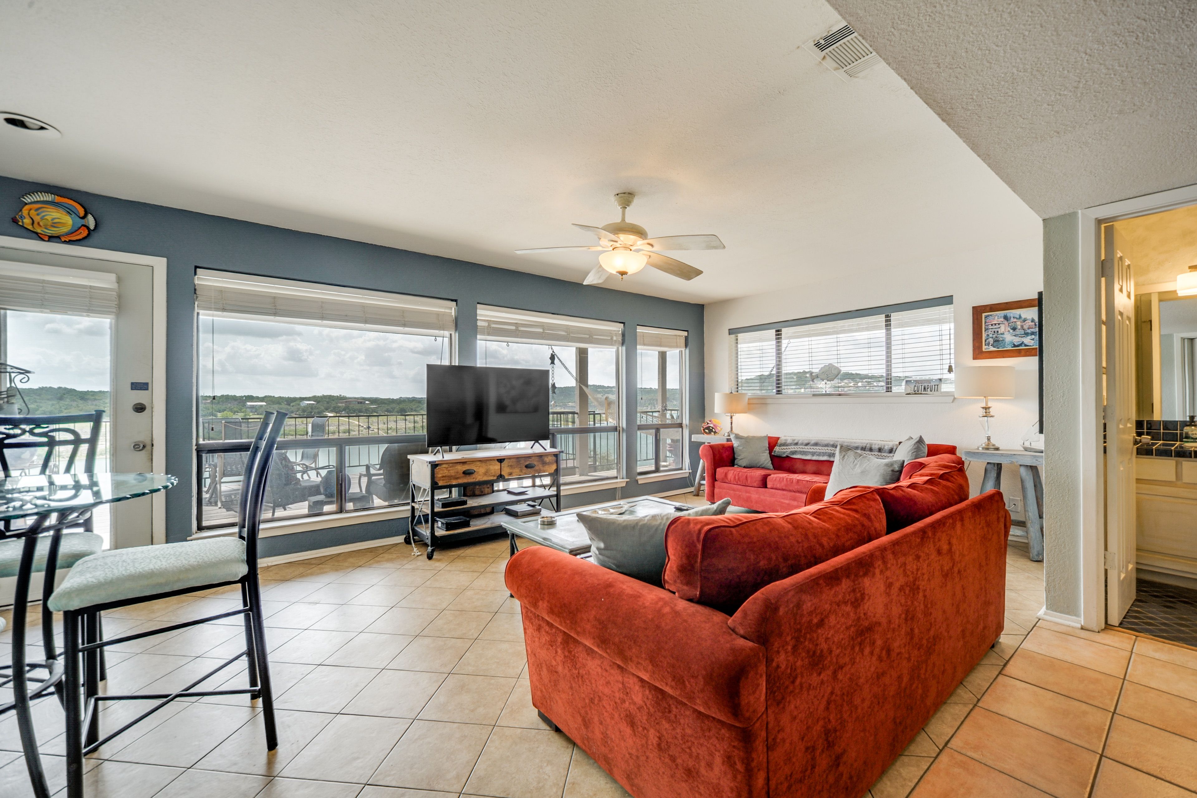 Living Room | Cable TV | Central A/C & Heating