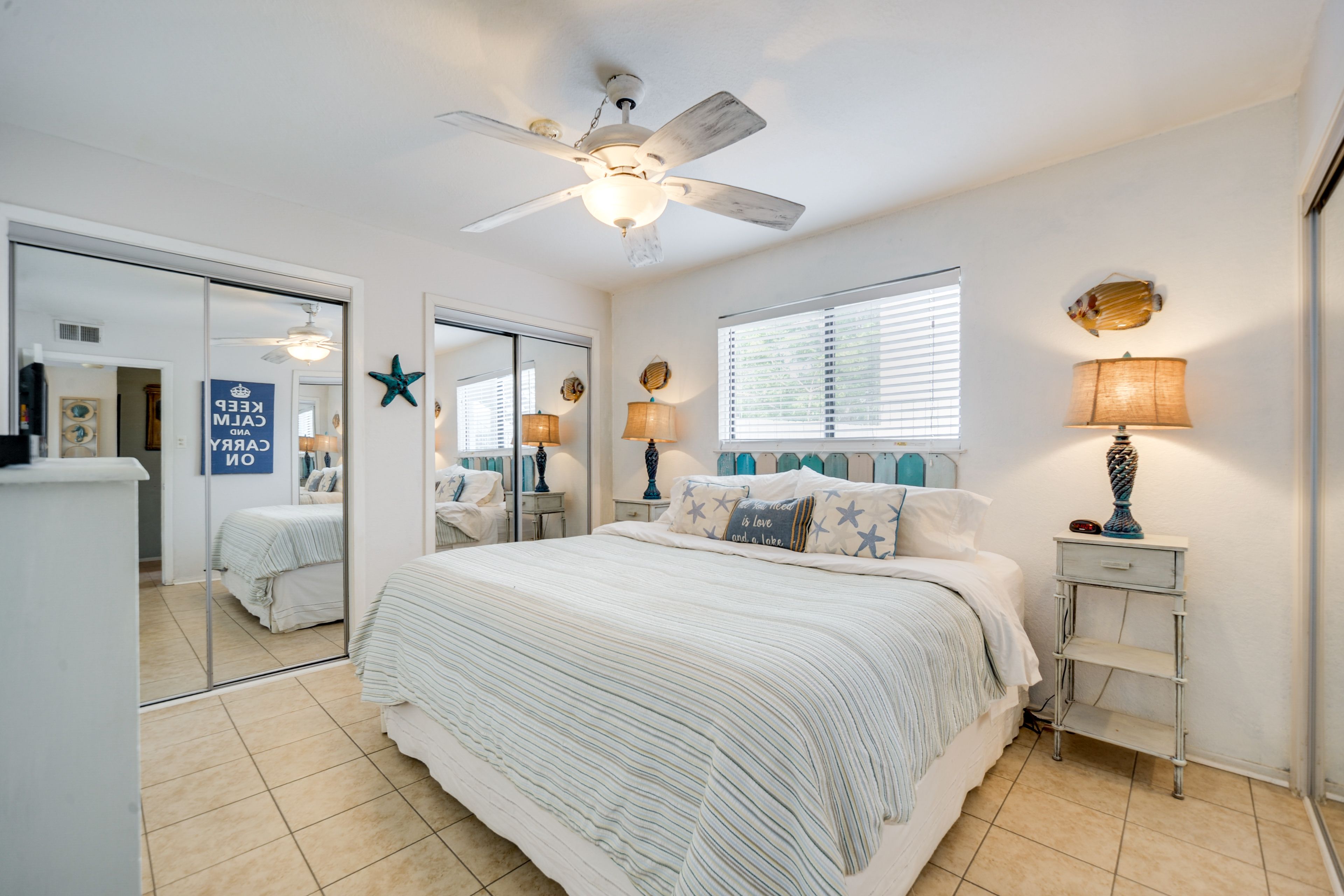 Bedroom | King Bed | Linens Provided