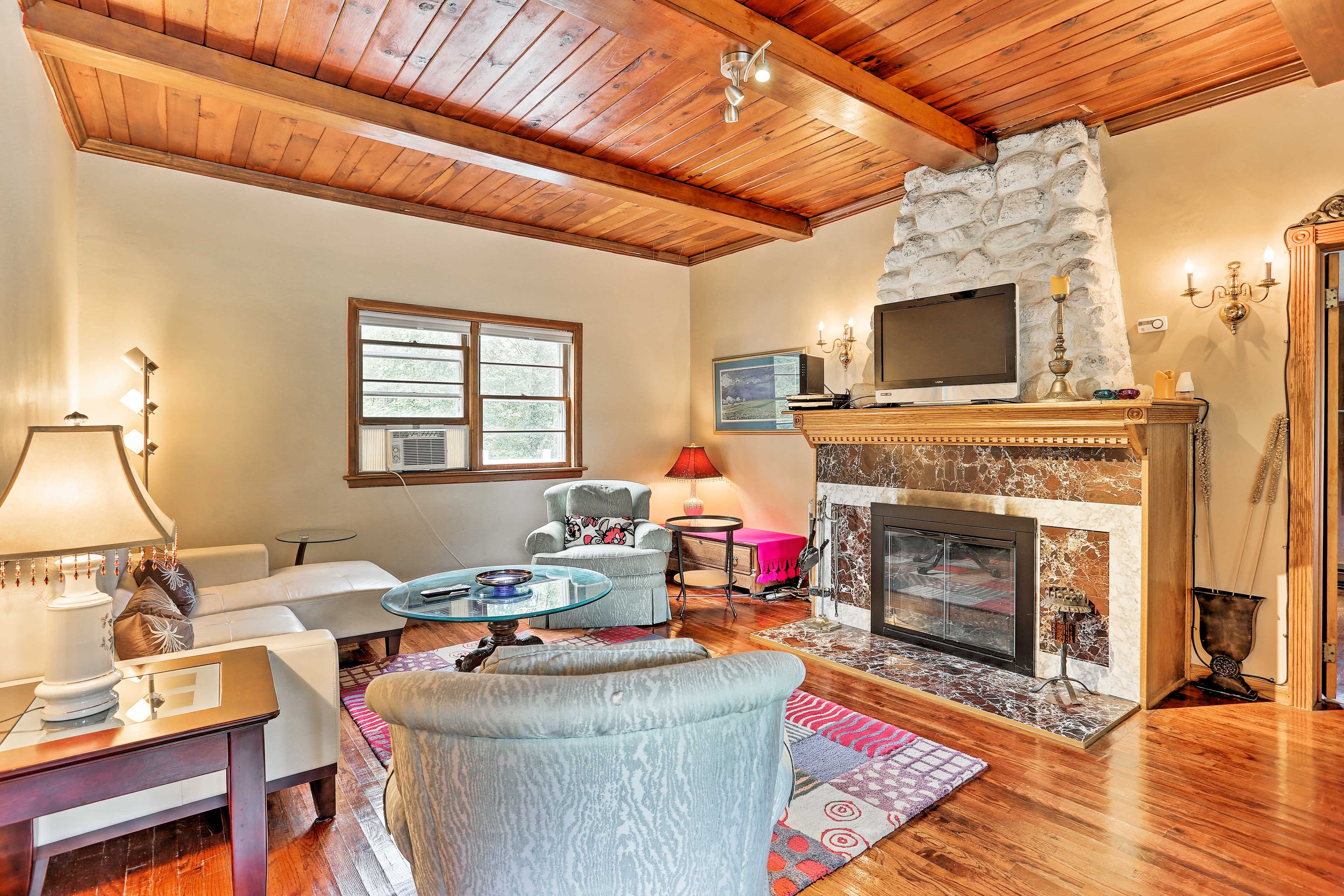 Living Room 1 | Step-Free Access | Cable TV | Free WiFi