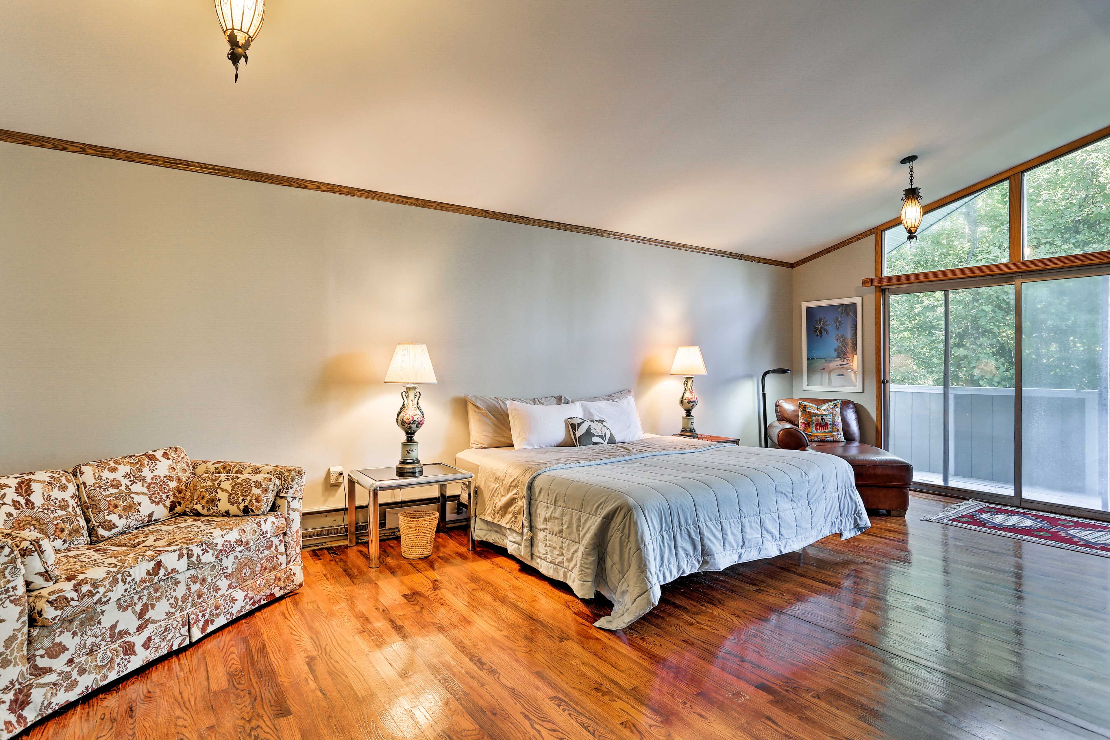 Bedroom 1 | King Bed | Linens Provided