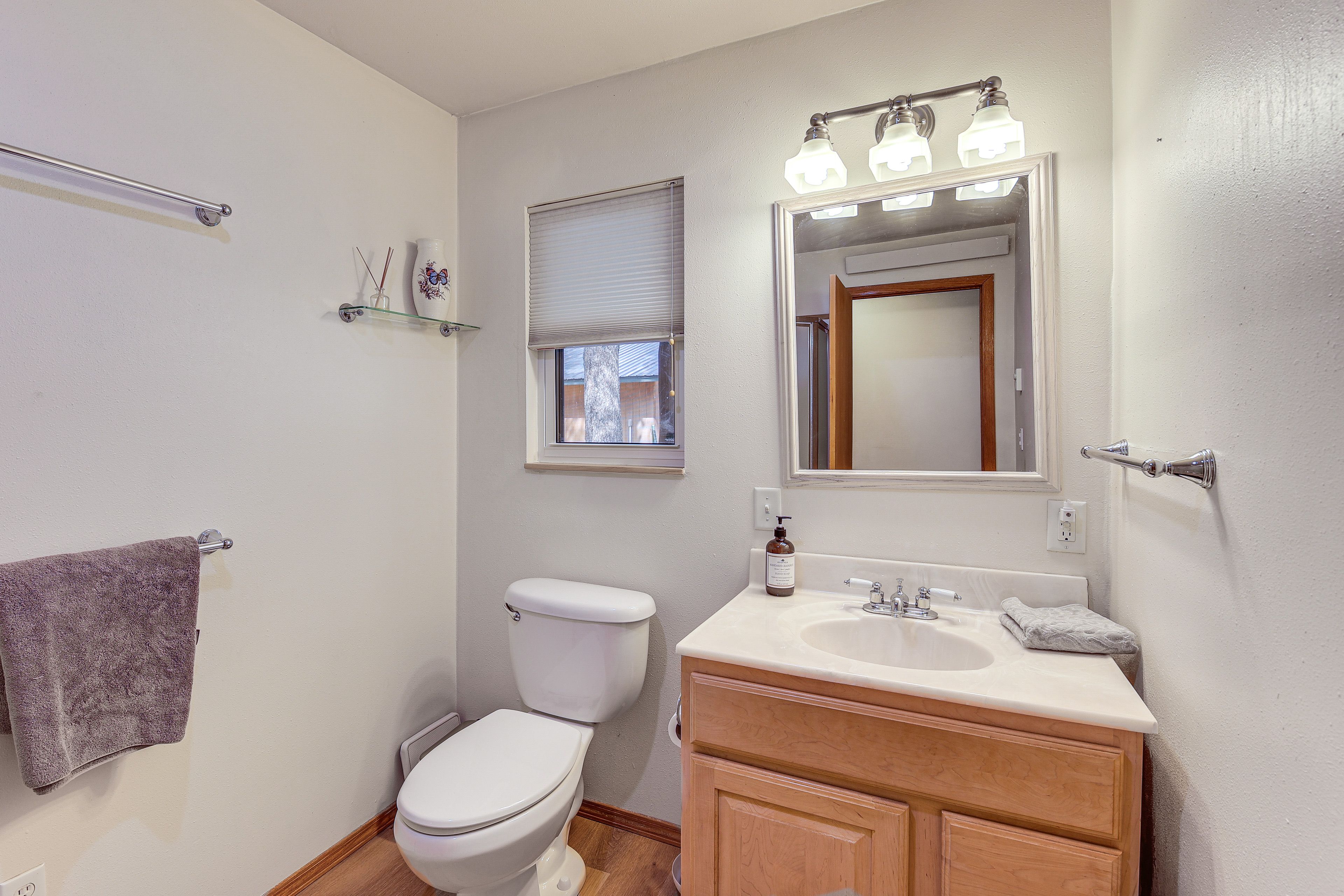 Full Bathroom | Towels Provided