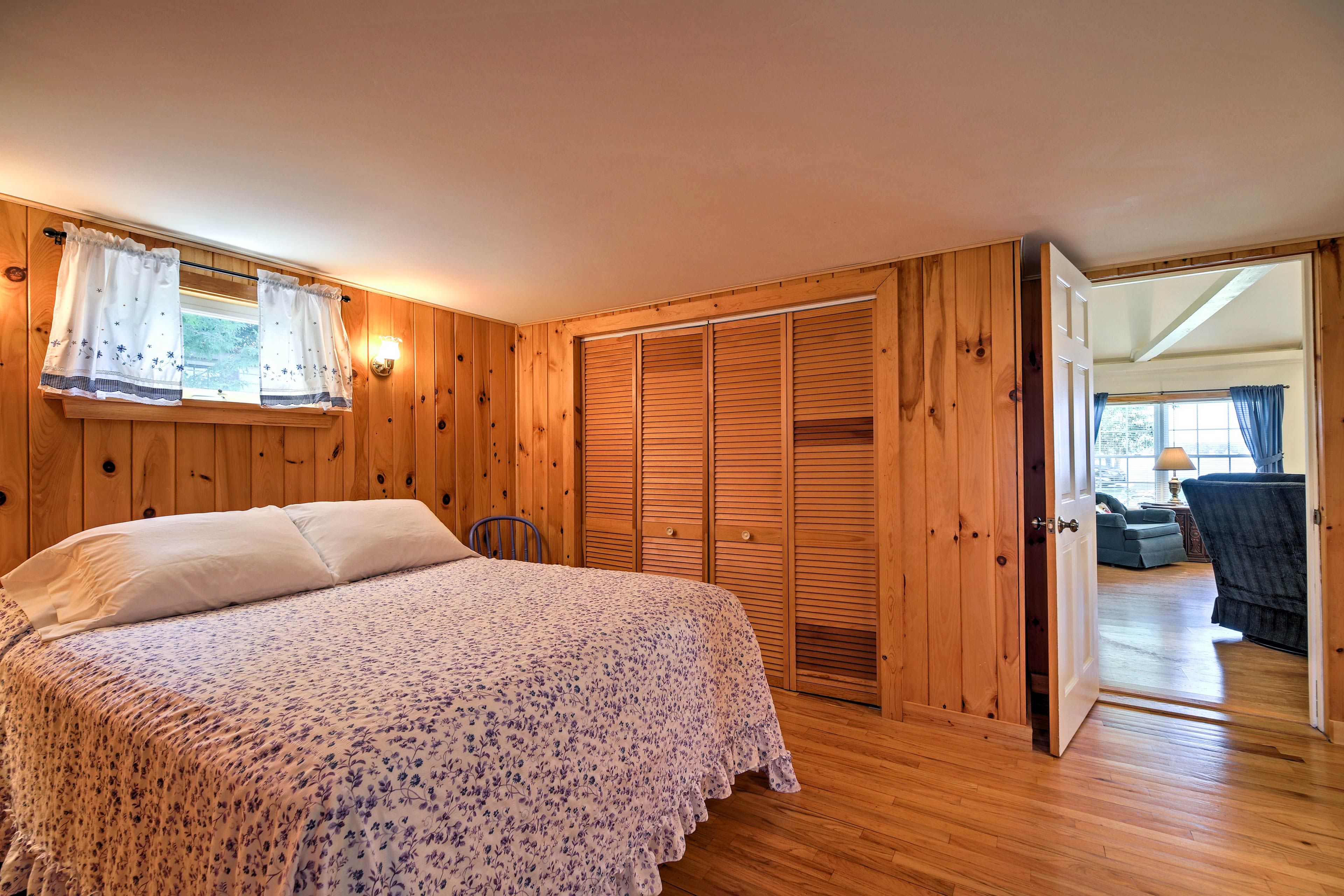 Bedroom 1 | Queen Bed | Linens Provided